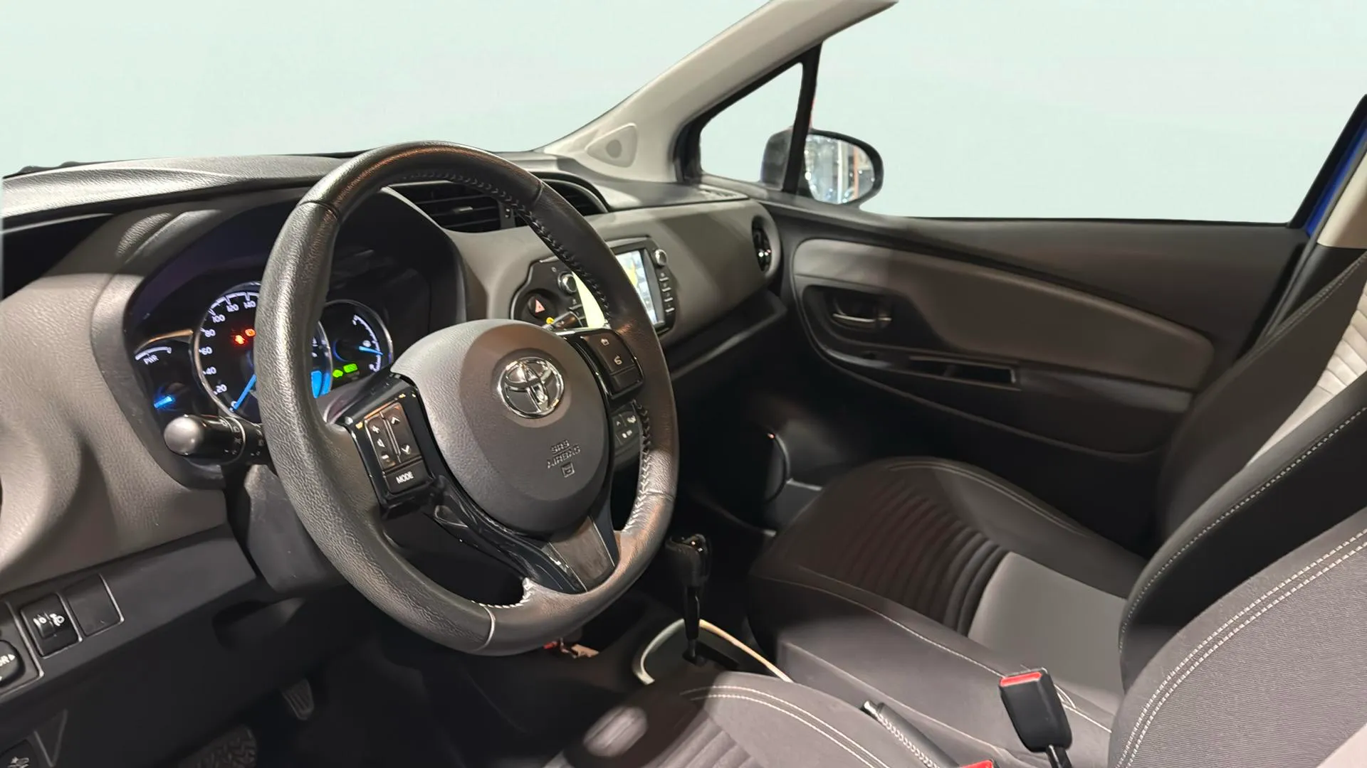 Toyota Yaris 1.5 120H Business Plus - foto 9