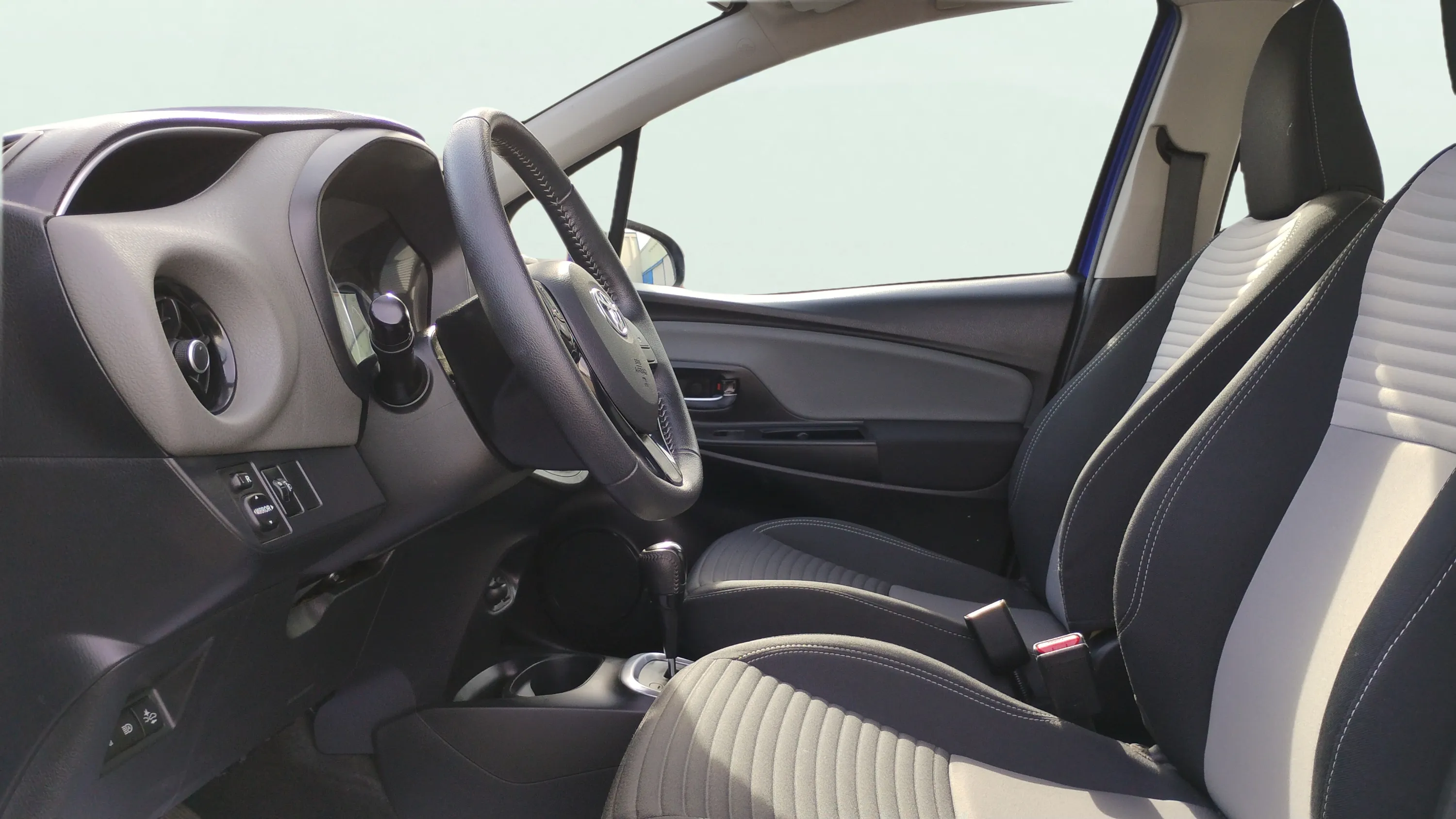 Toyota Yaris 1.5 120H Business Plus - foto 18