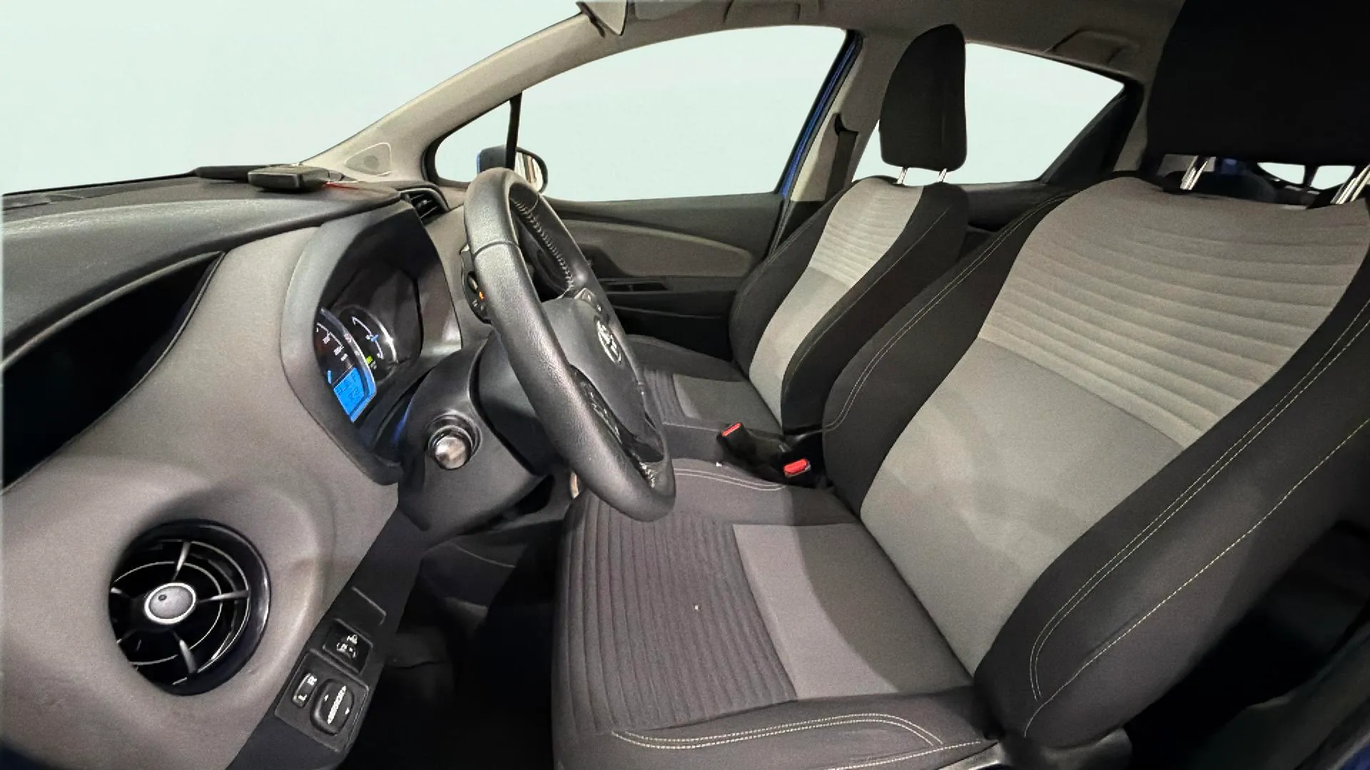 Toyota Yaris 1.5 120H Business Plus - foto 9