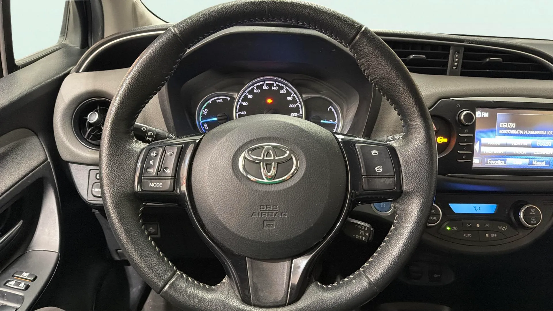 Toyota Yaris 1.5 120H Business Plus - foto 14