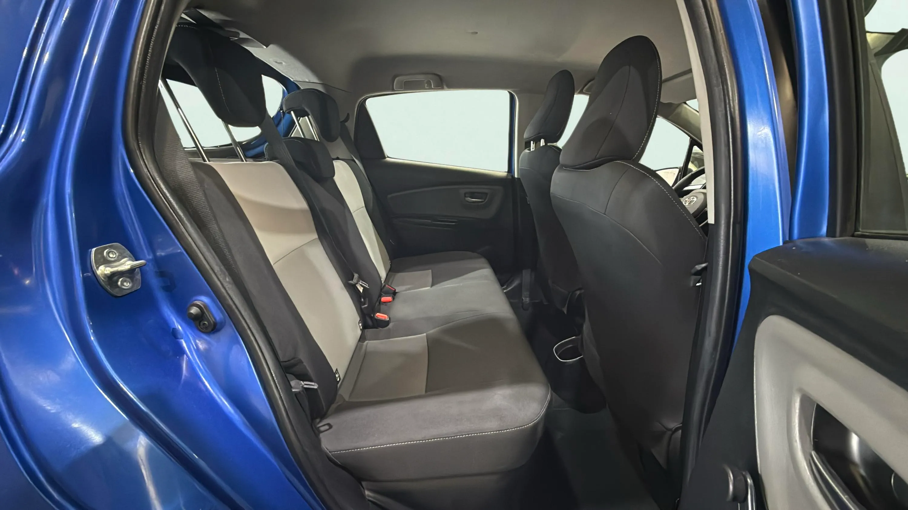 Toyota Yaris 1.5 120H Business Plus - foto 19