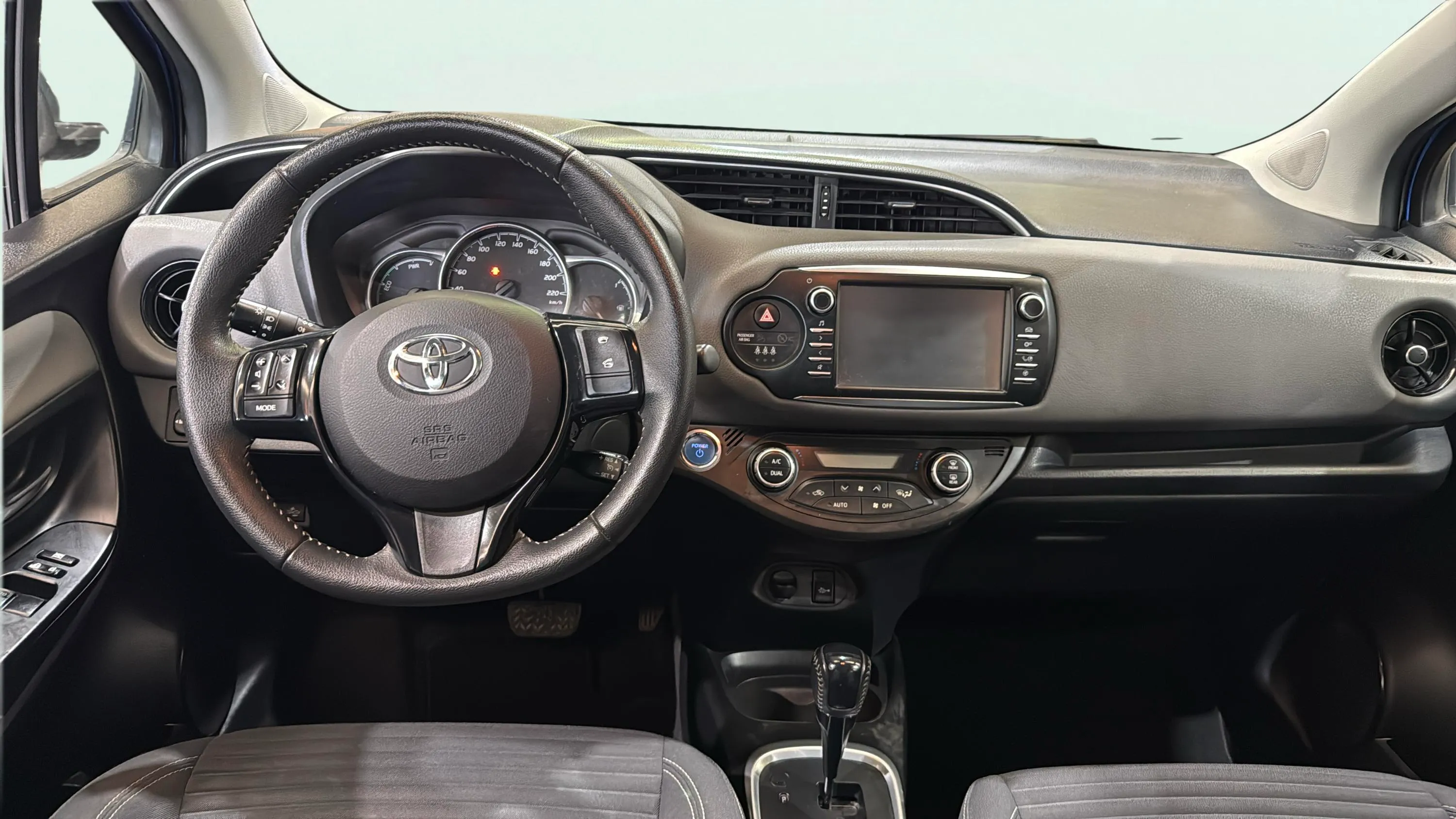 Toyota Yaris 1.5 120H Business Plus - foto 11