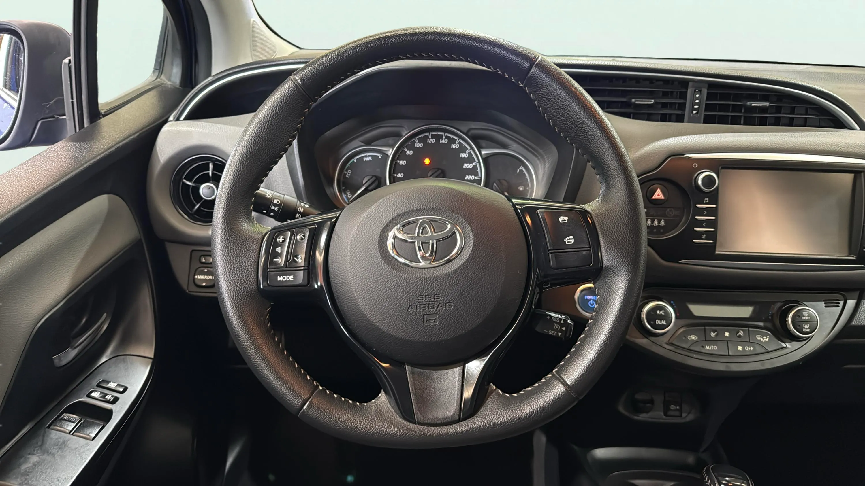 Toyota Yaris 1.5 120H Business Plus - foto 12