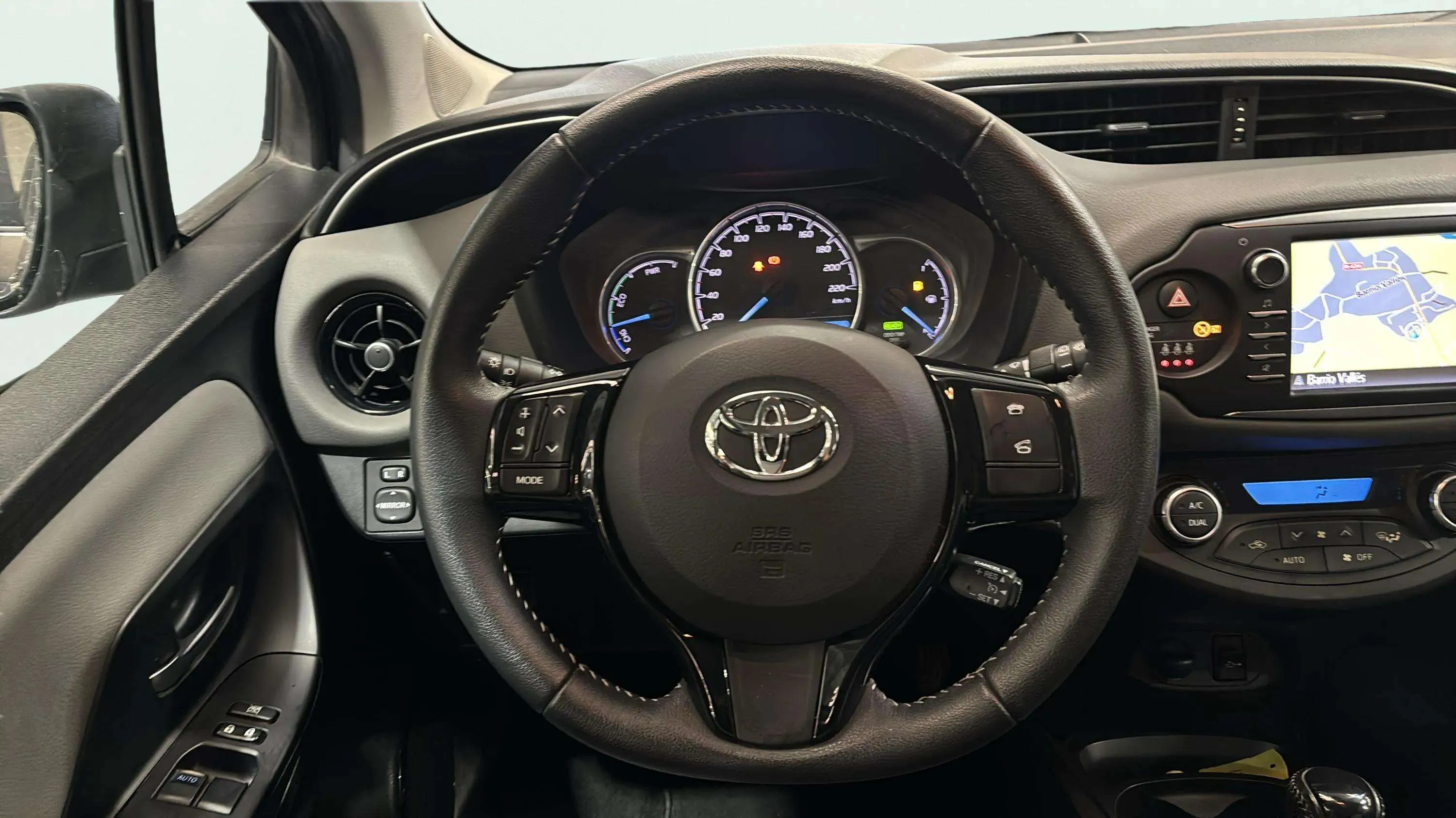 Toyota Yaris 1.5 120H Business Plus - foto 12