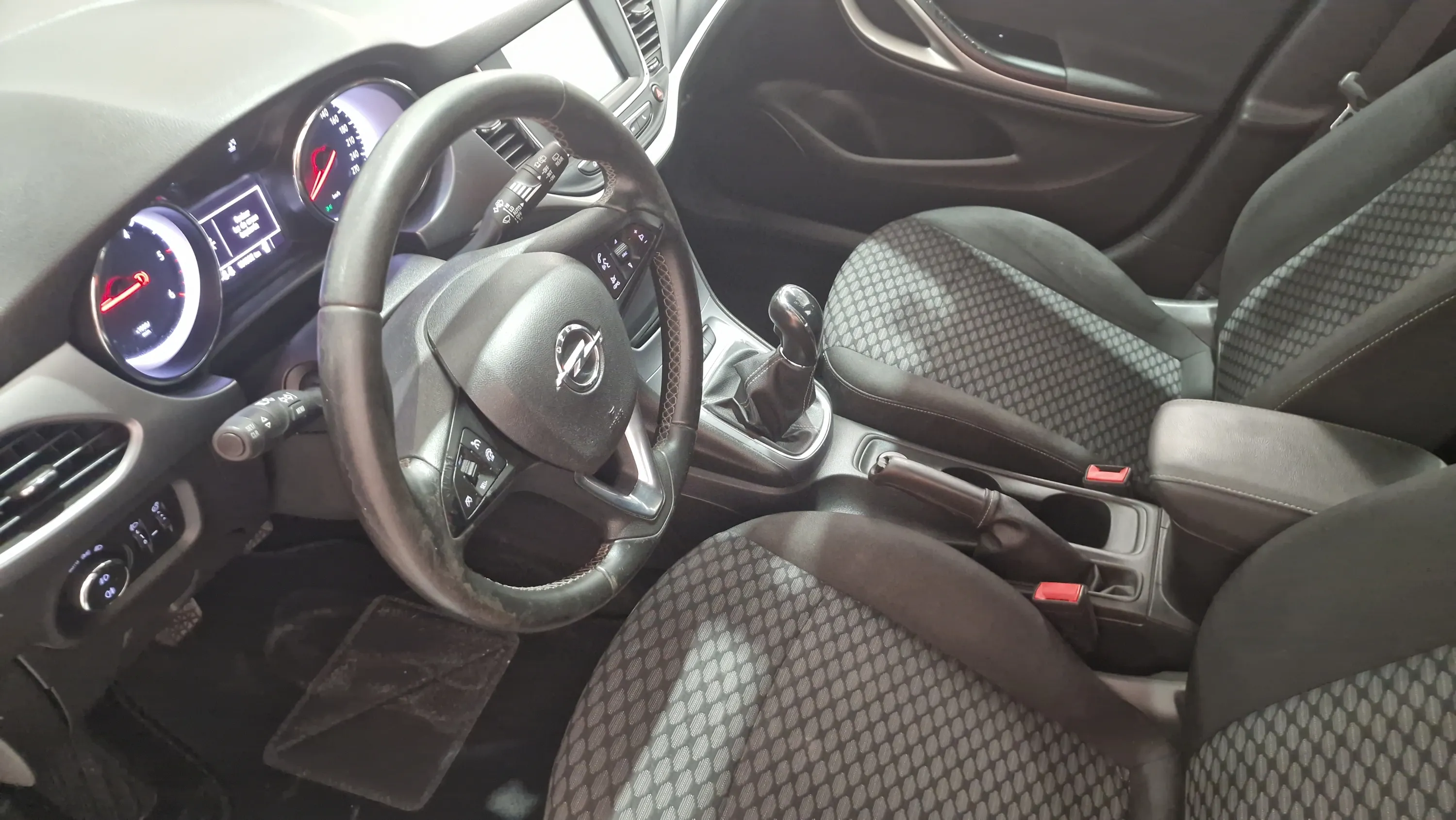 Opel Astra 1.6 CDTi Selective - foto 12