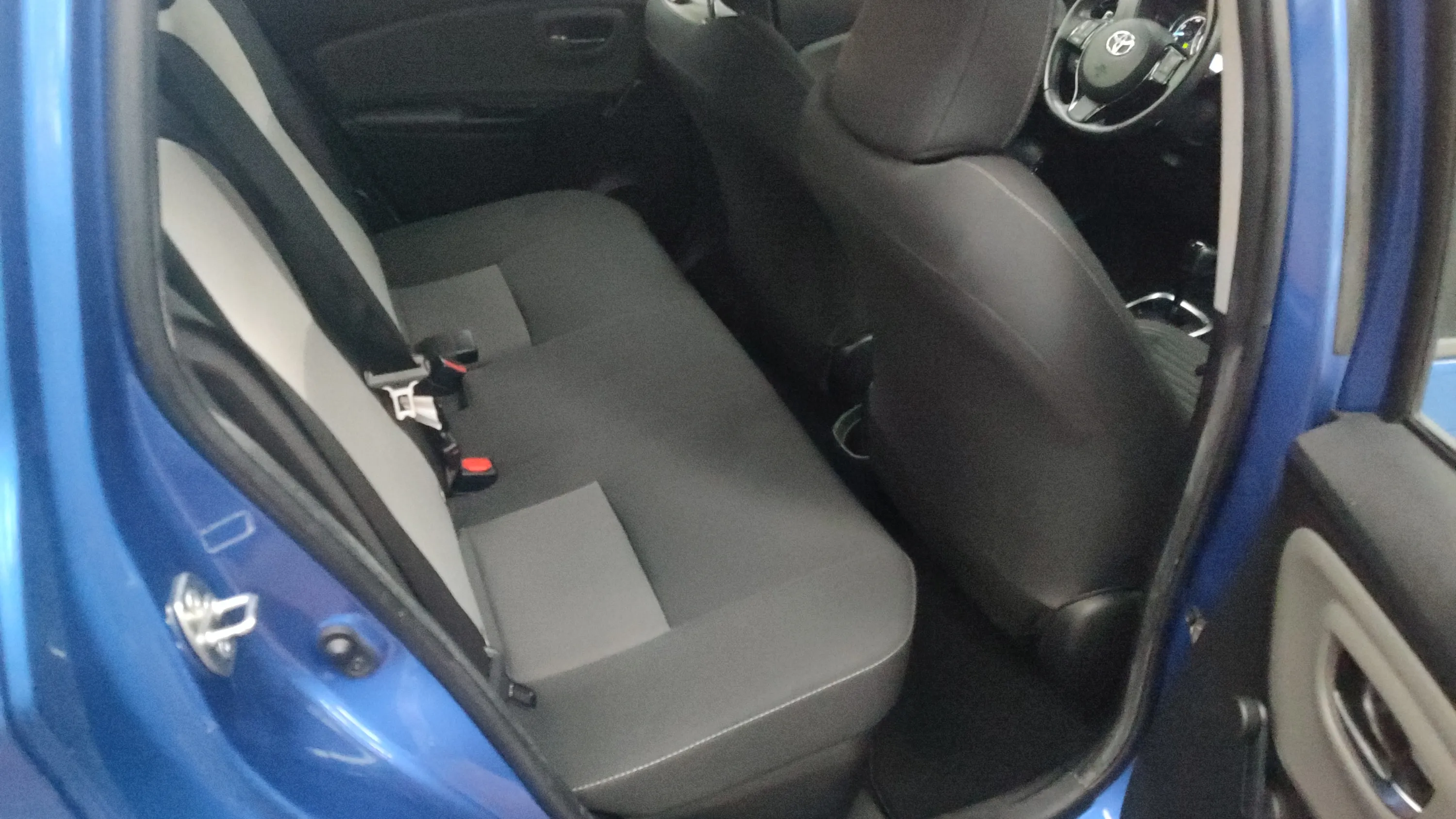 Toyota Yaris 1.5 100H Advance - foto 18