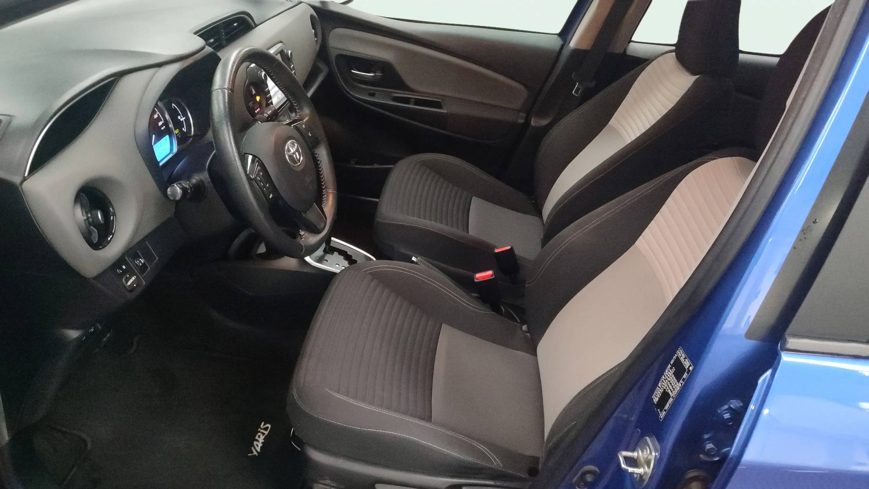 Toyota Yaris 1.5 100H Advance - foto 16