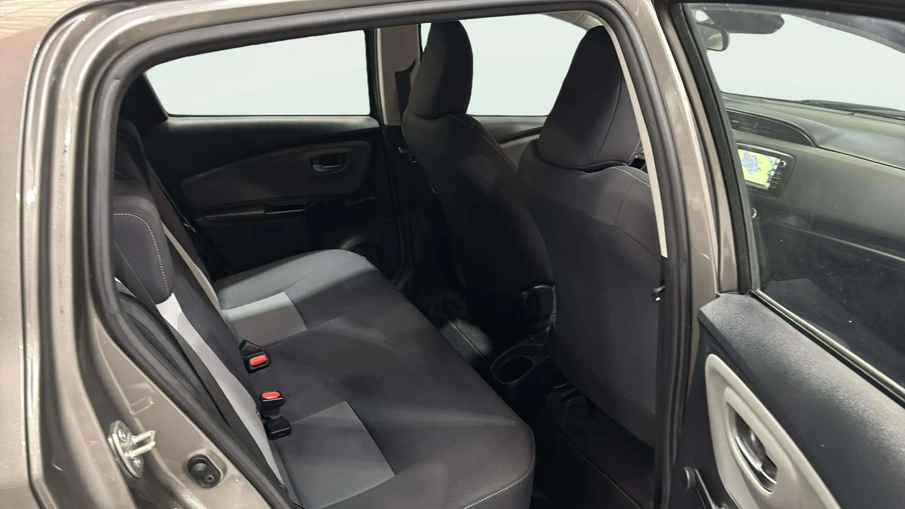 Toyota Yaris 1.5 100H Active - foto 21