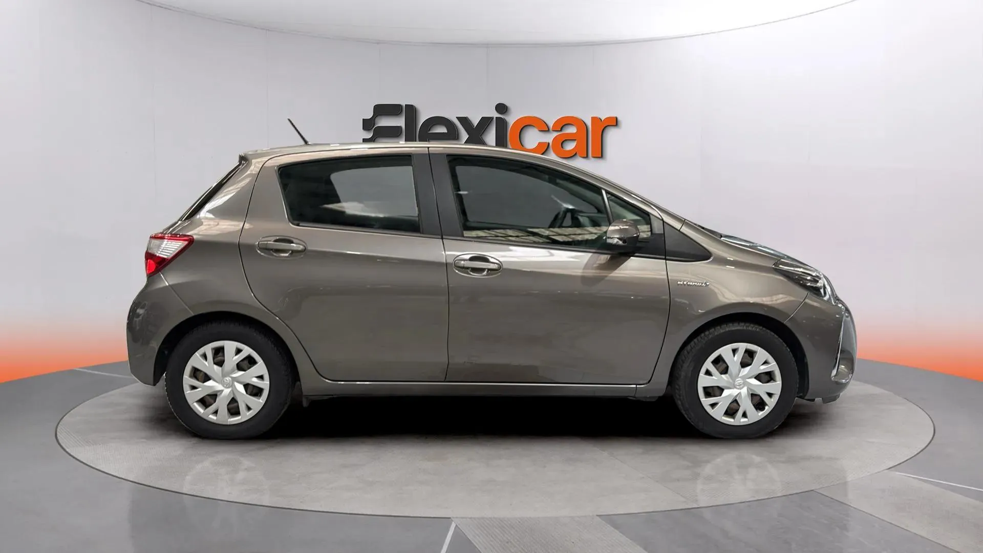 Toyota Yaris 1.5 100H Active - foto 8