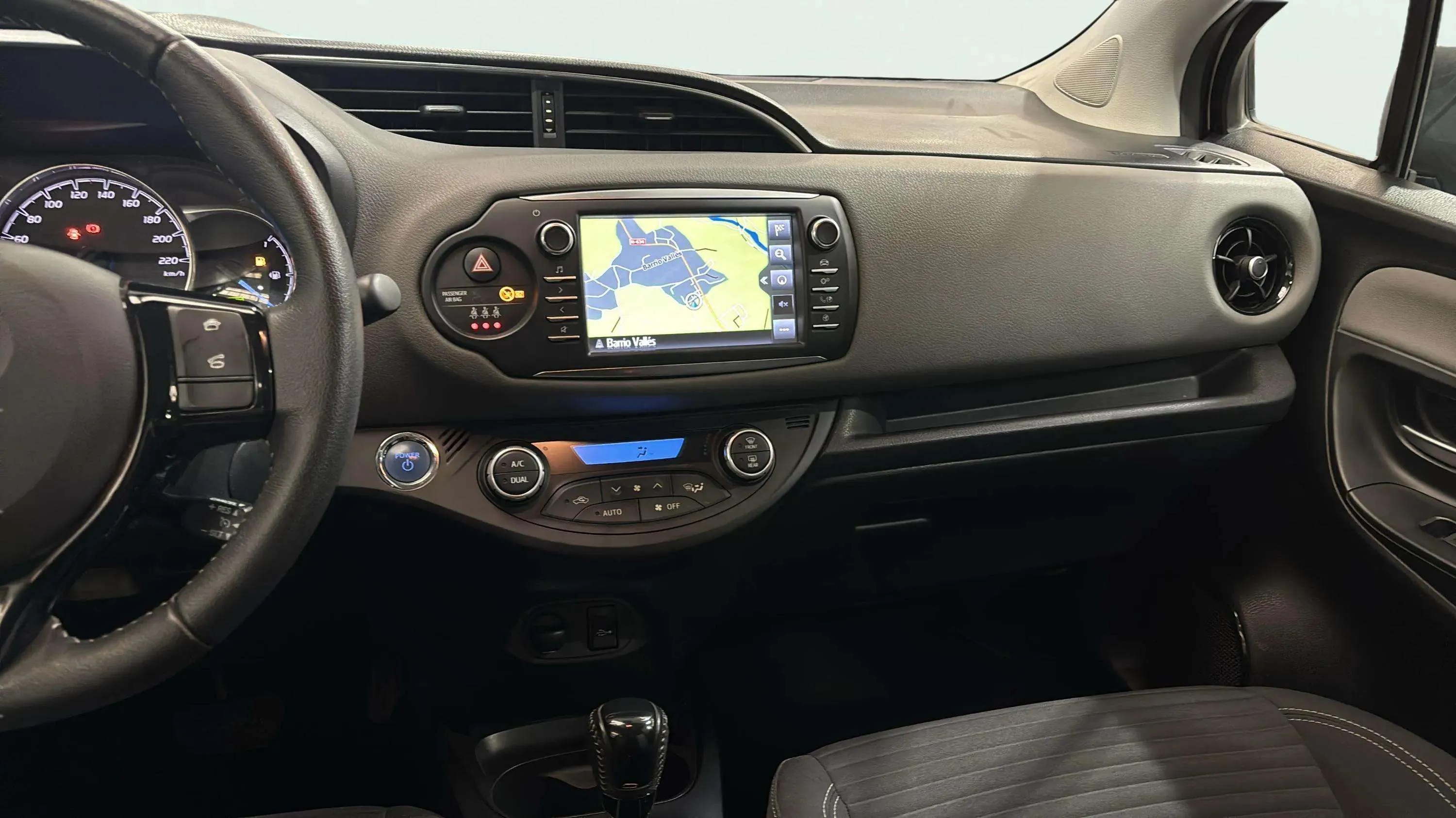 Toyota Yaris 1.5 100H Active - foto 15