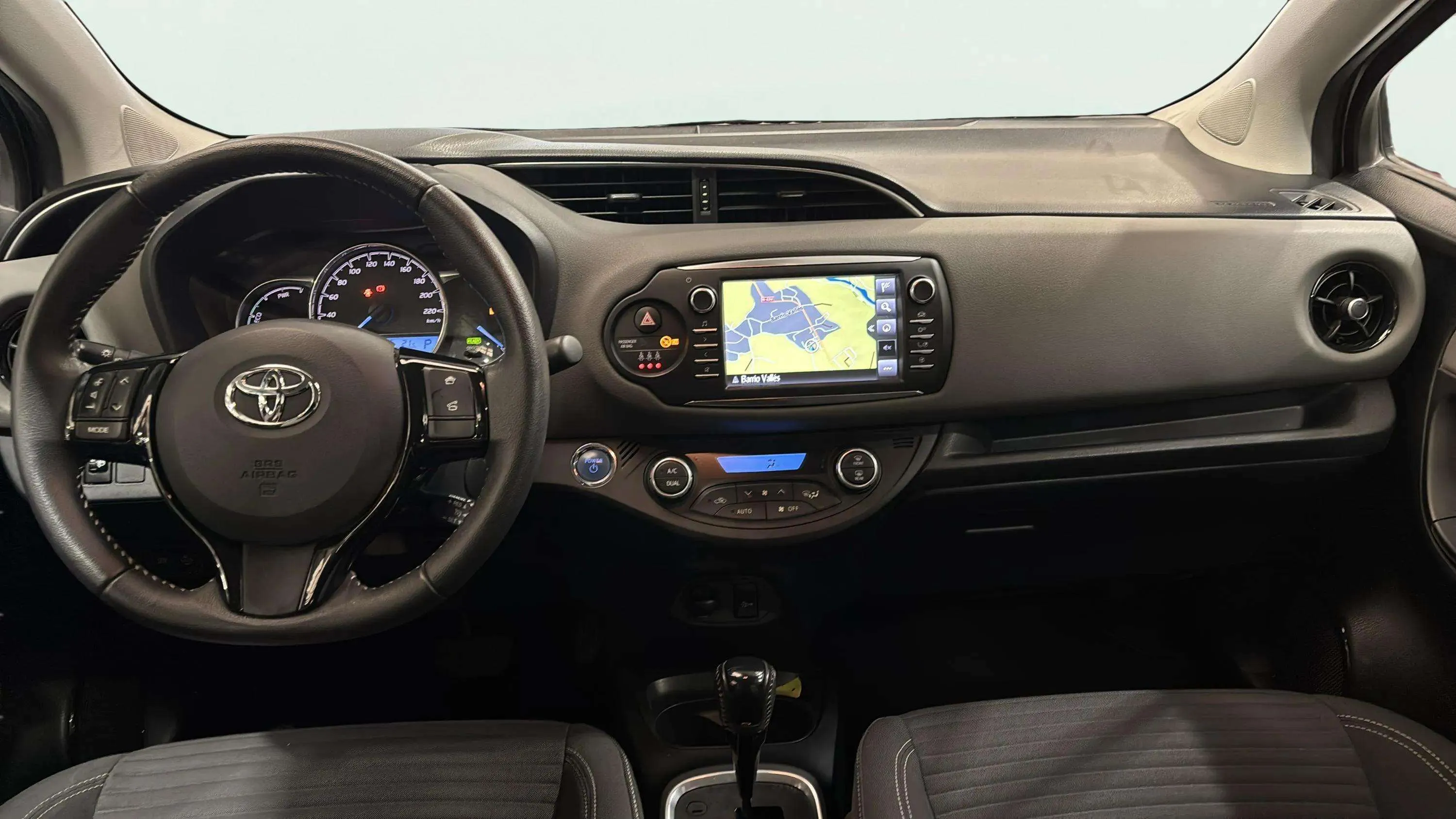 Toyota Yaris 1.5 100H Active - foto 10