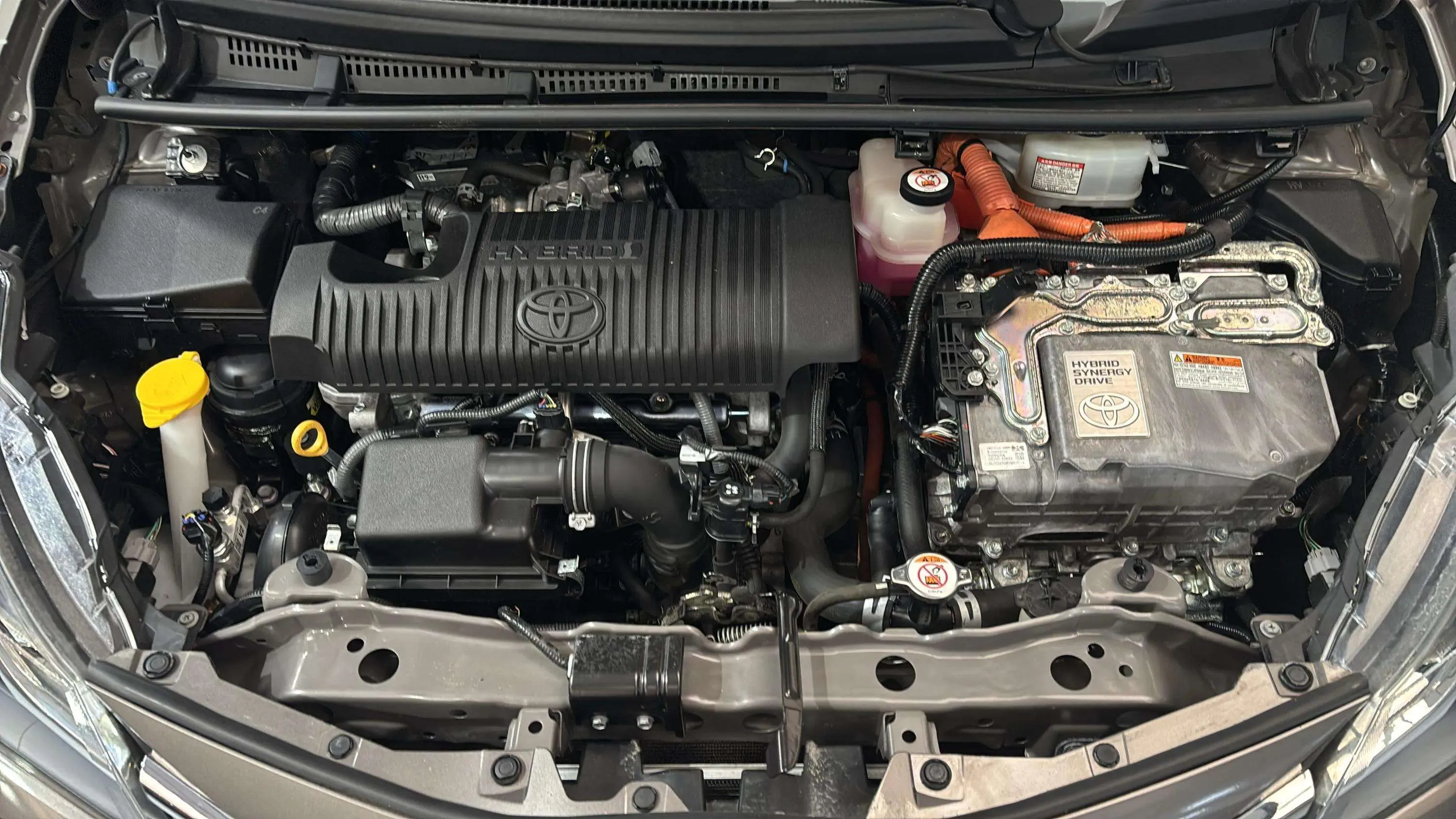 Toyota Yaris 1.5 100H Active - foto 26