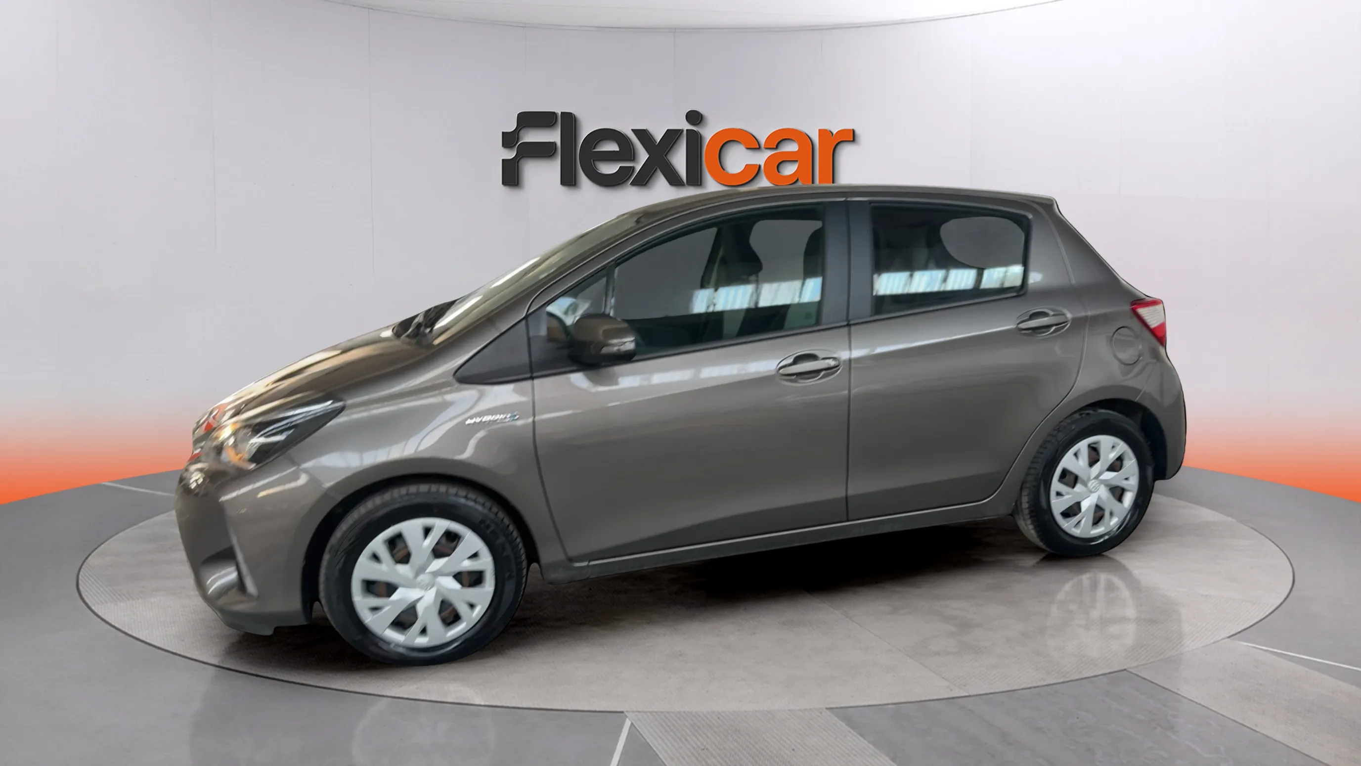 Toyota Yaris 1.5 120H Business Plus - foto 4