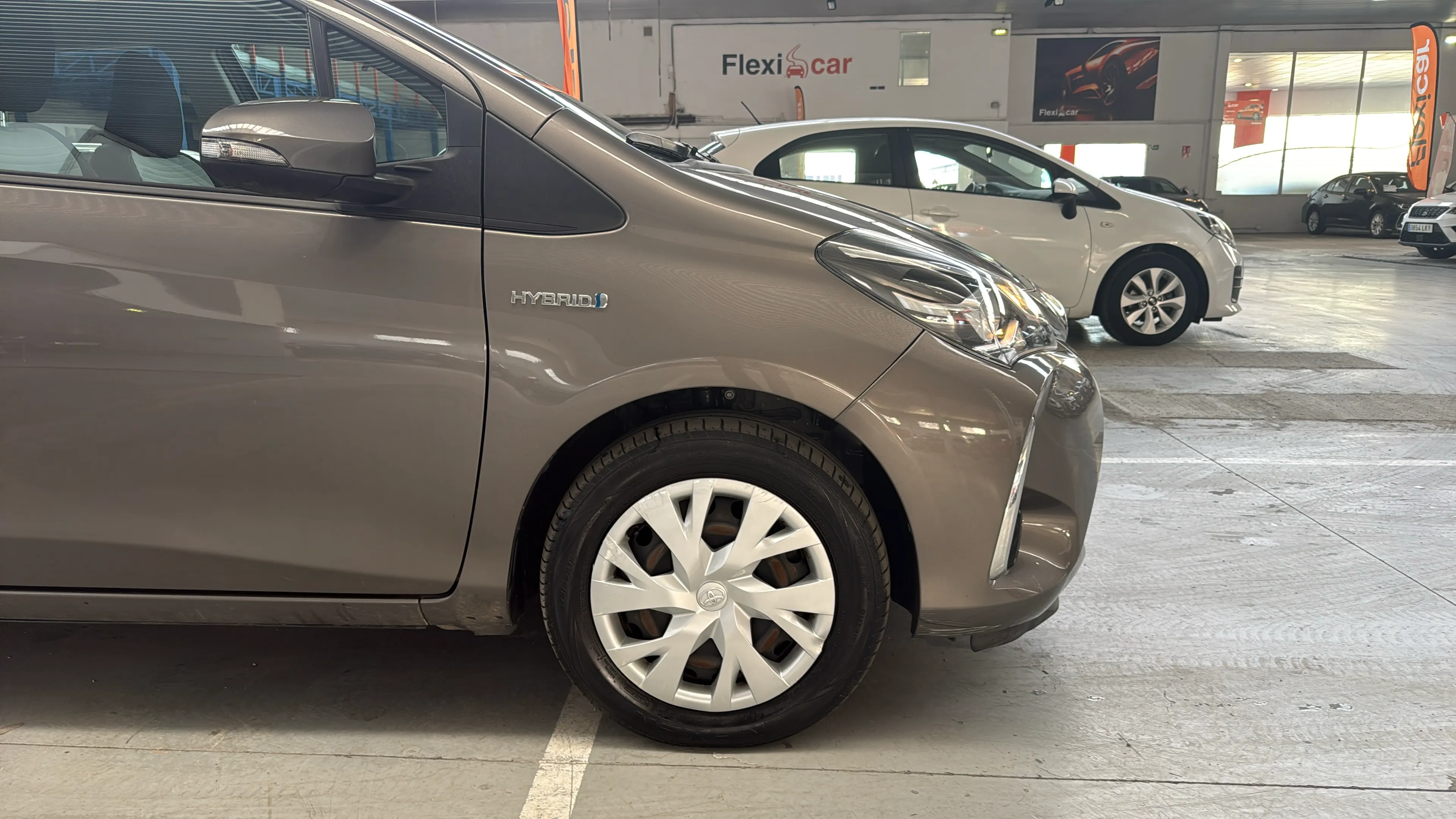 Toyota Yaris 1.5 120H Business Plus - foto 35