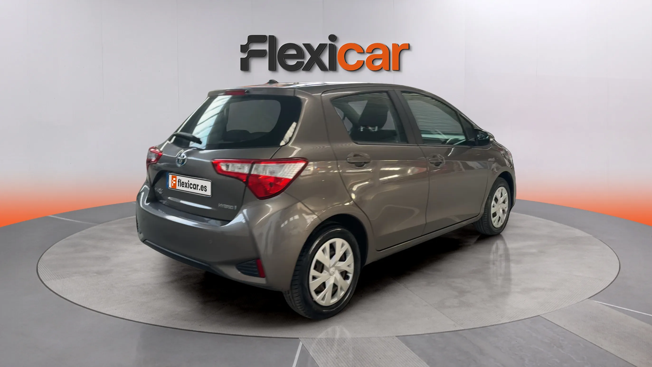 Toyota Yaris 1.5 120H Business Plus - foto 8