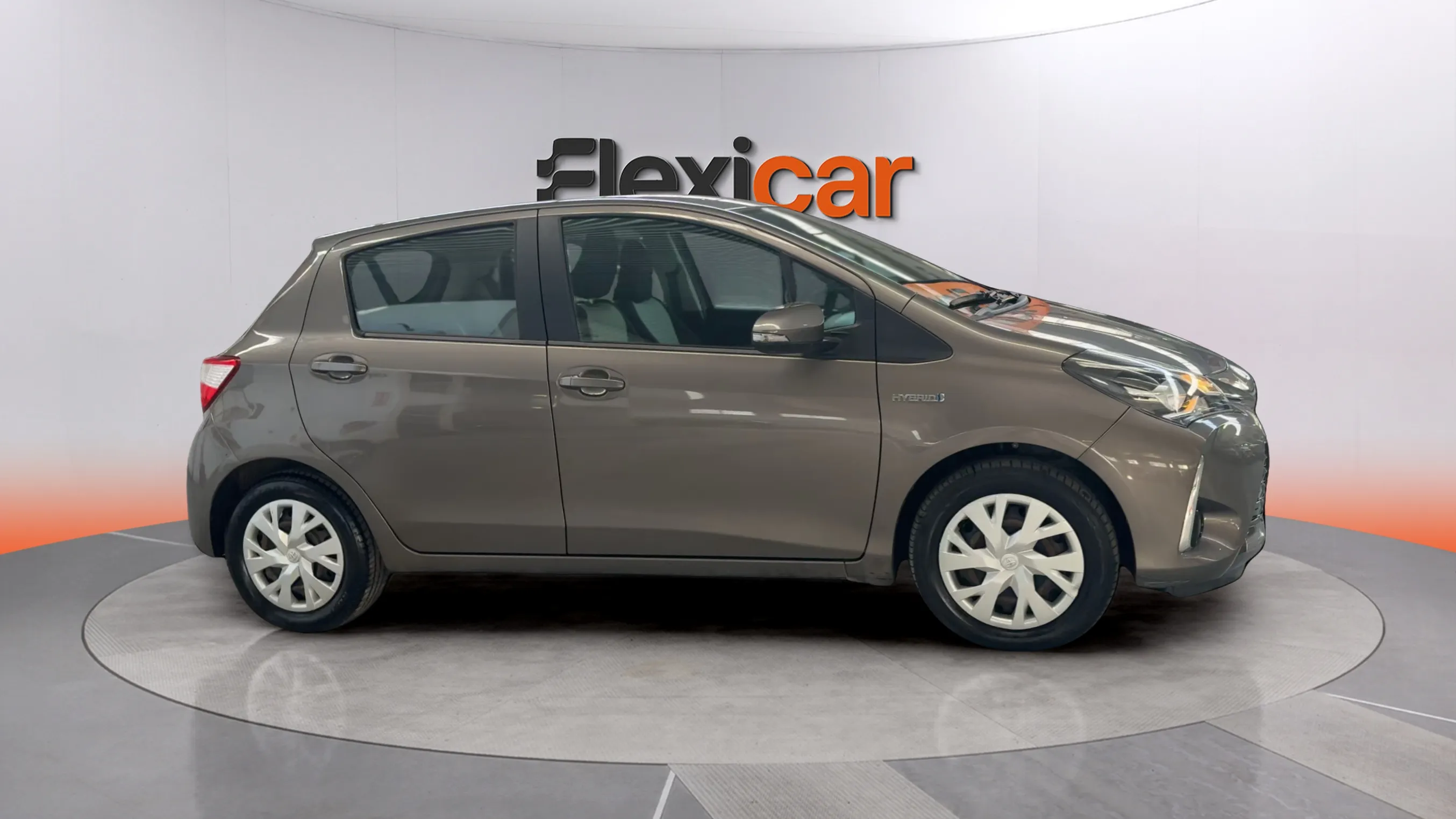 Toyota Yaris 1.5 120H Business Plus - foto 1