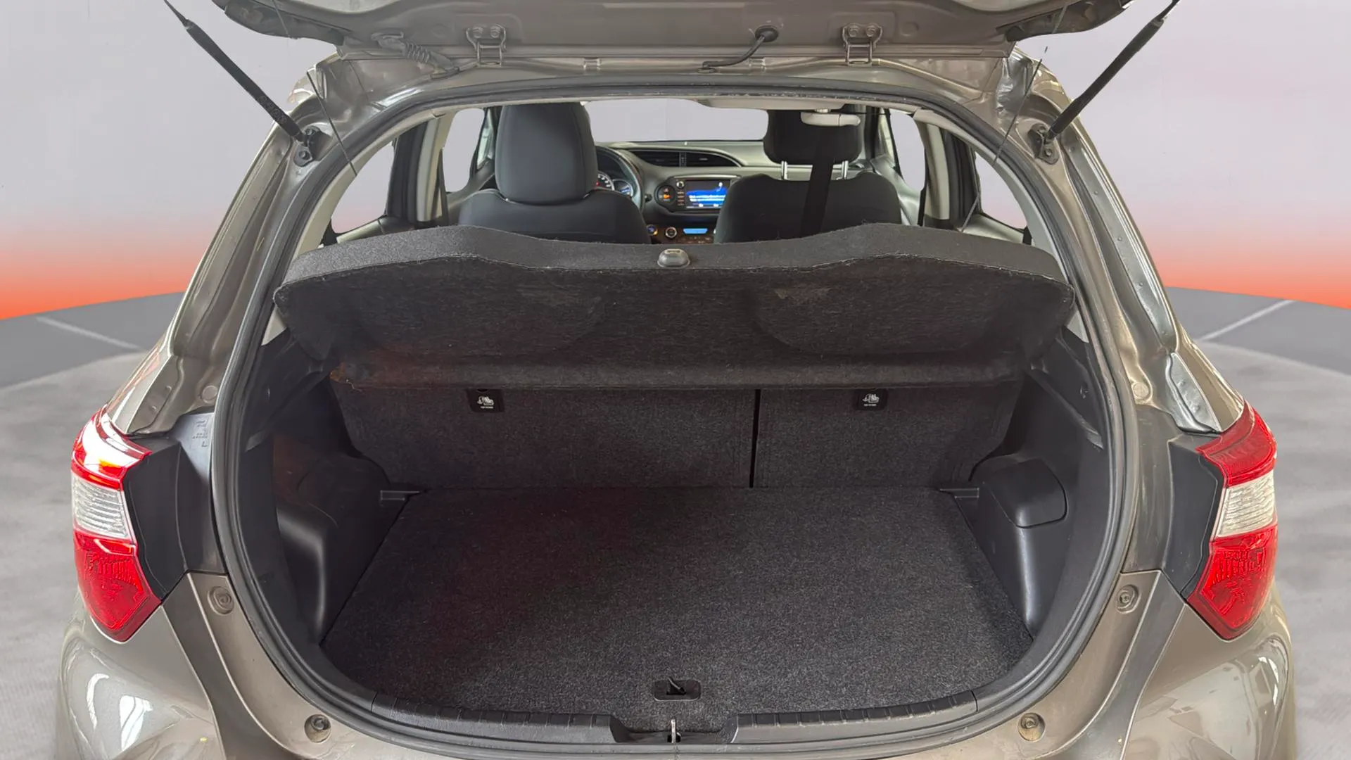 Toyota Yaris 1.5 120H Business Plus - foto 17