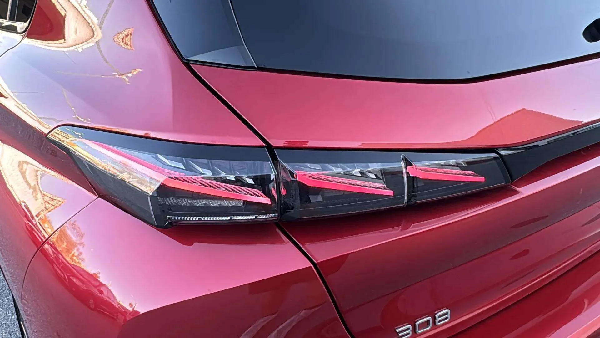 Peugeot 308 GT PureTech 130 EAT8 - foto 12