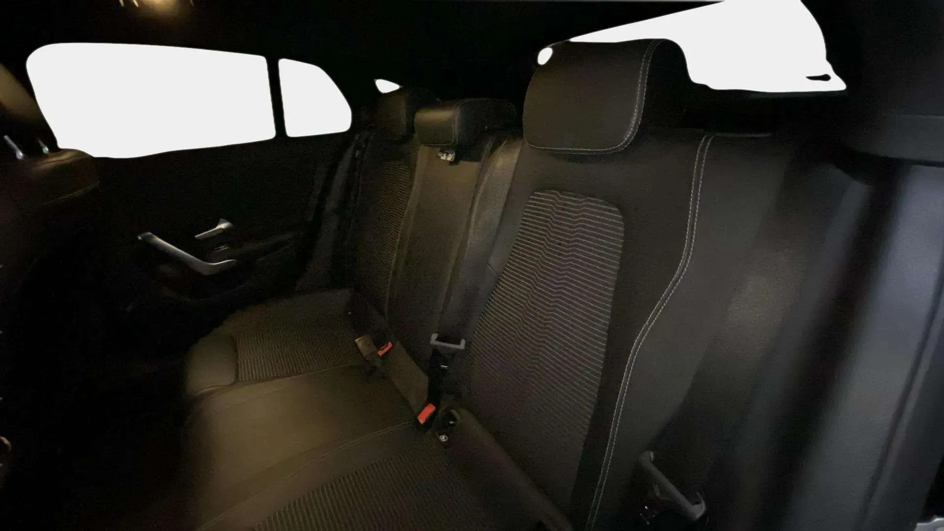Mercedes-Benz CLA 200 D DCT Shooting Brake - foto 11