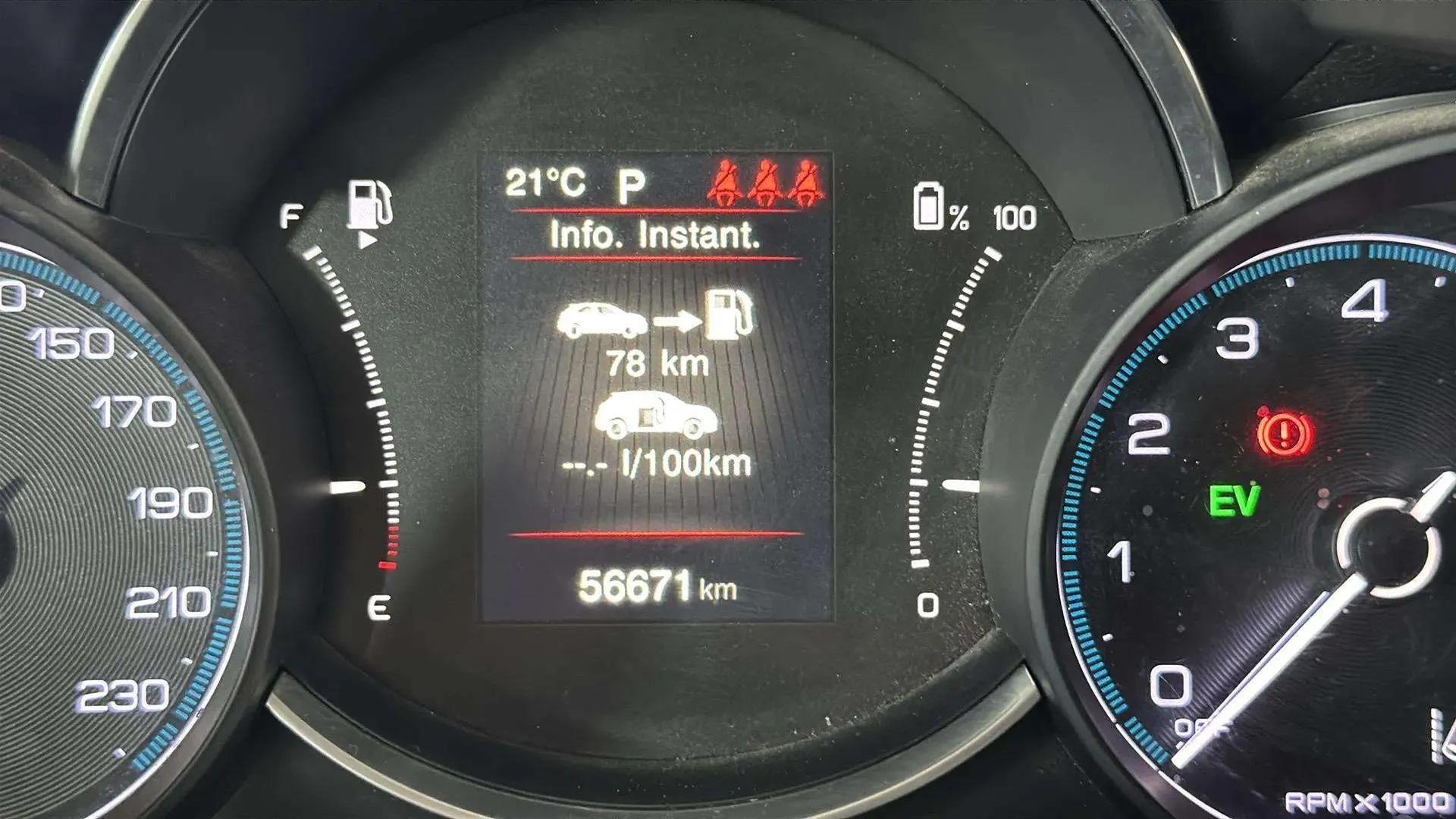 Fiat 500X Club 1.5 Hybrid DCT - foto 12