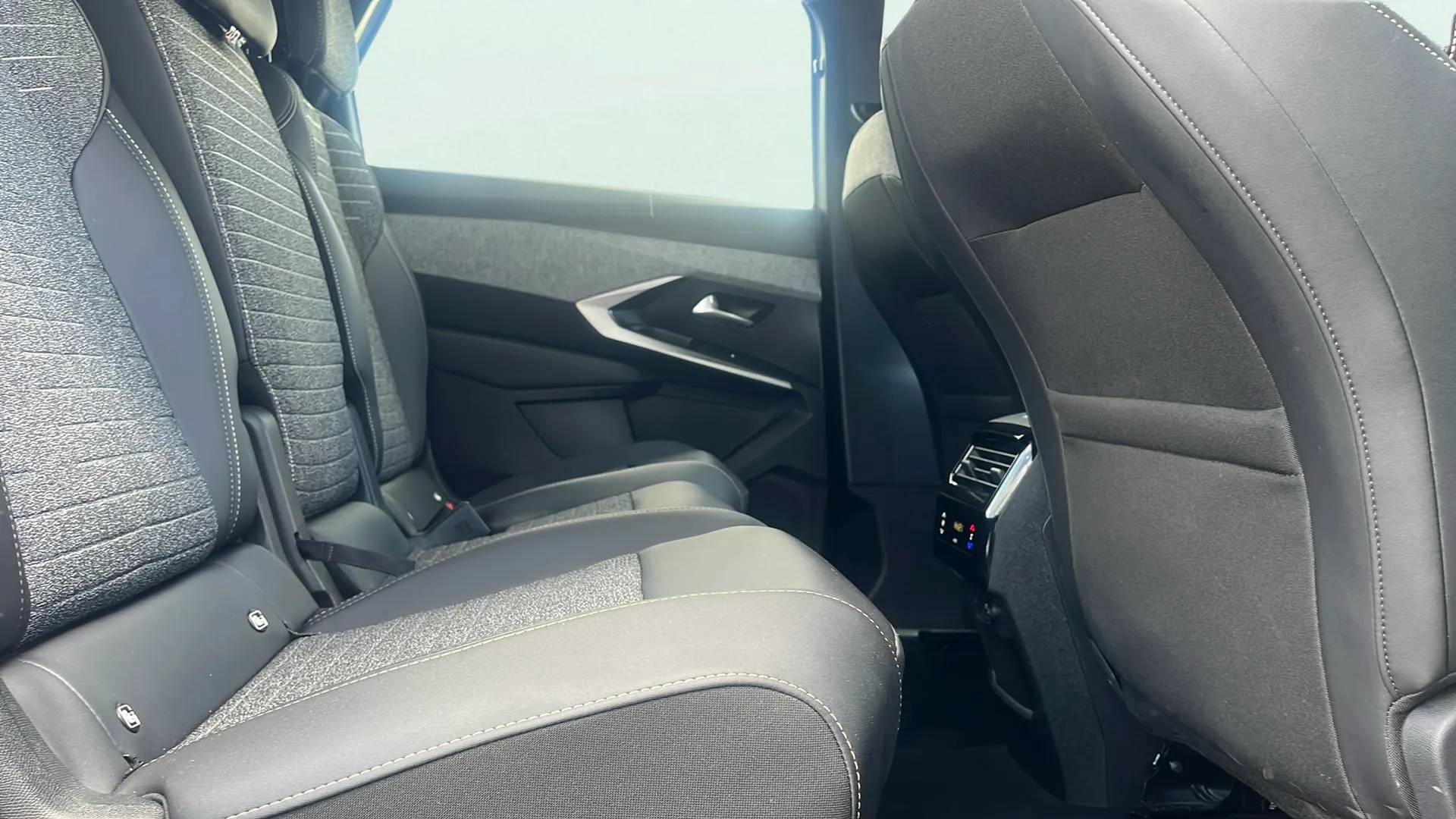 Peugeot 5008 1.2 Allure eDCS6 - foto 18