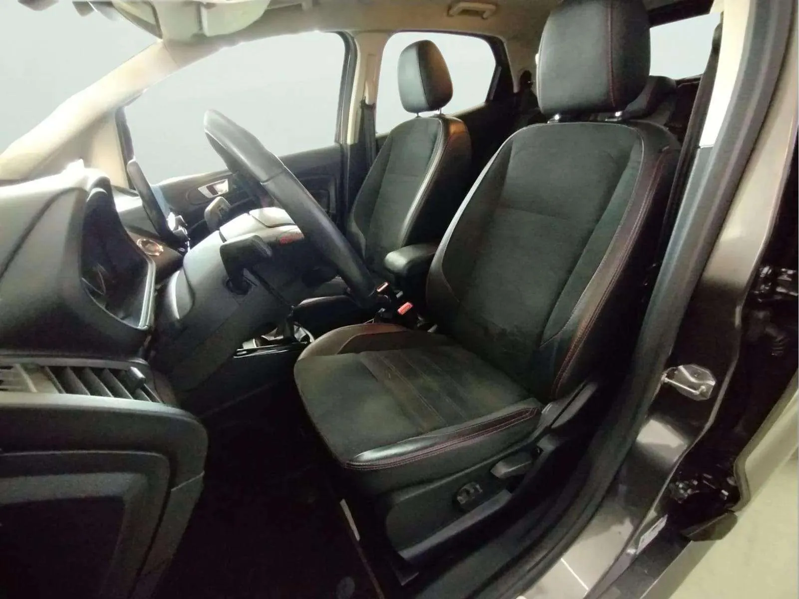 Ford EcoSport 1.0T EcoBoost ST Line - foto 9