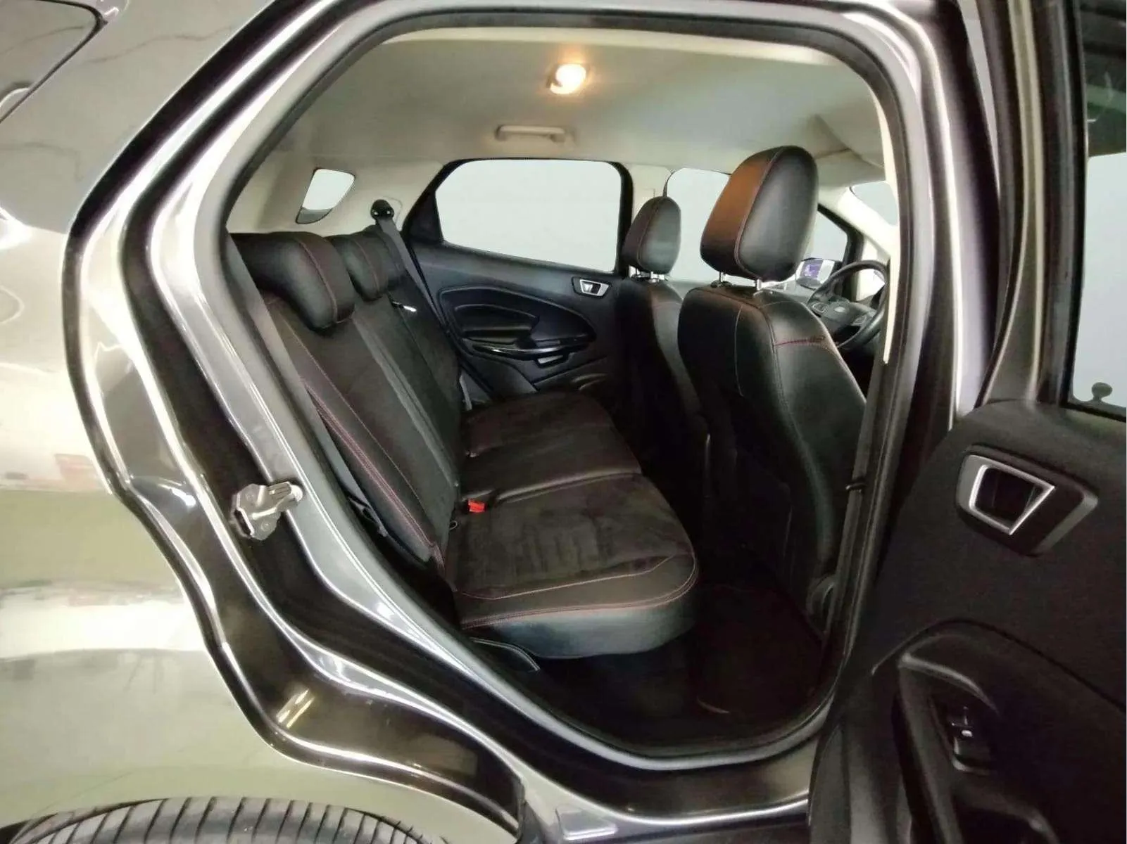 Ford EcoSport 1.0T EcoBoost ST Line - foto 18