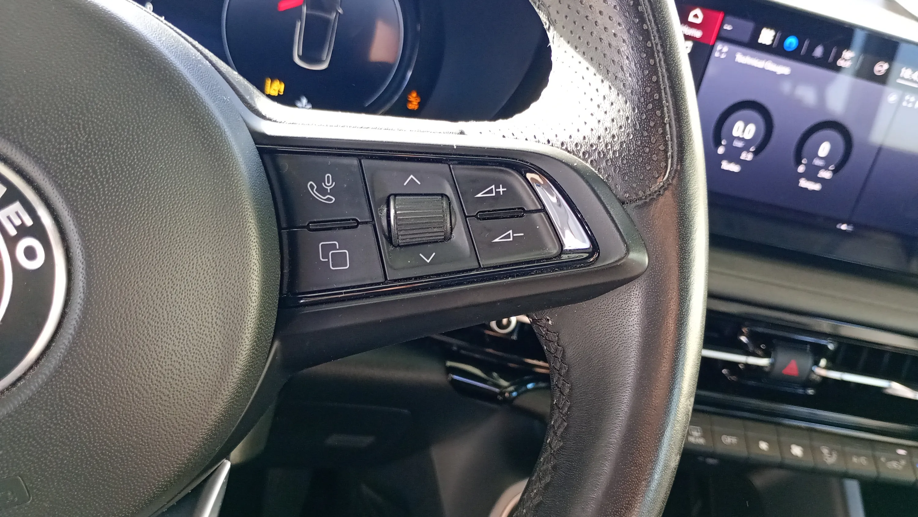 Alfa Romeo Tonale 1.5 MHEV Gasolina Sprint FWD - foto 14
