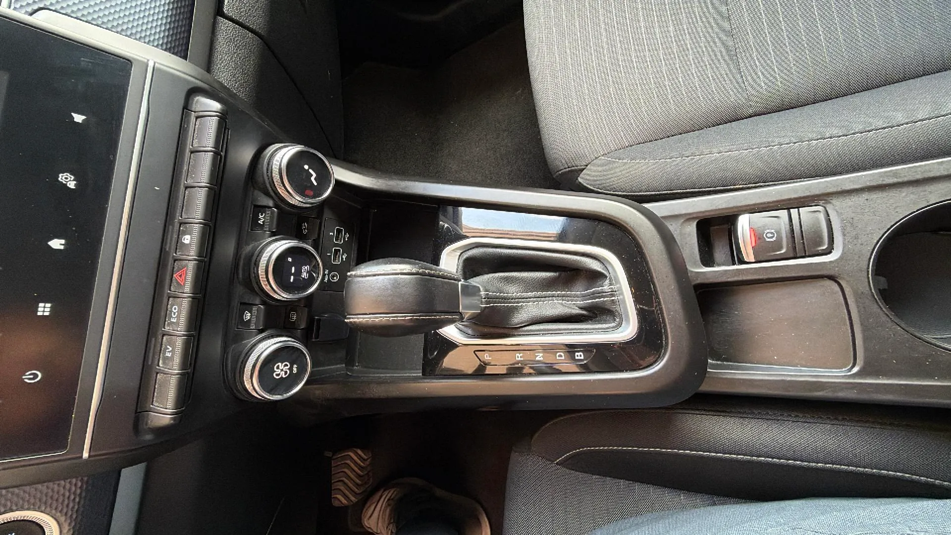 Renault Arkana Evolution E-Tech full hybrid - foto 26