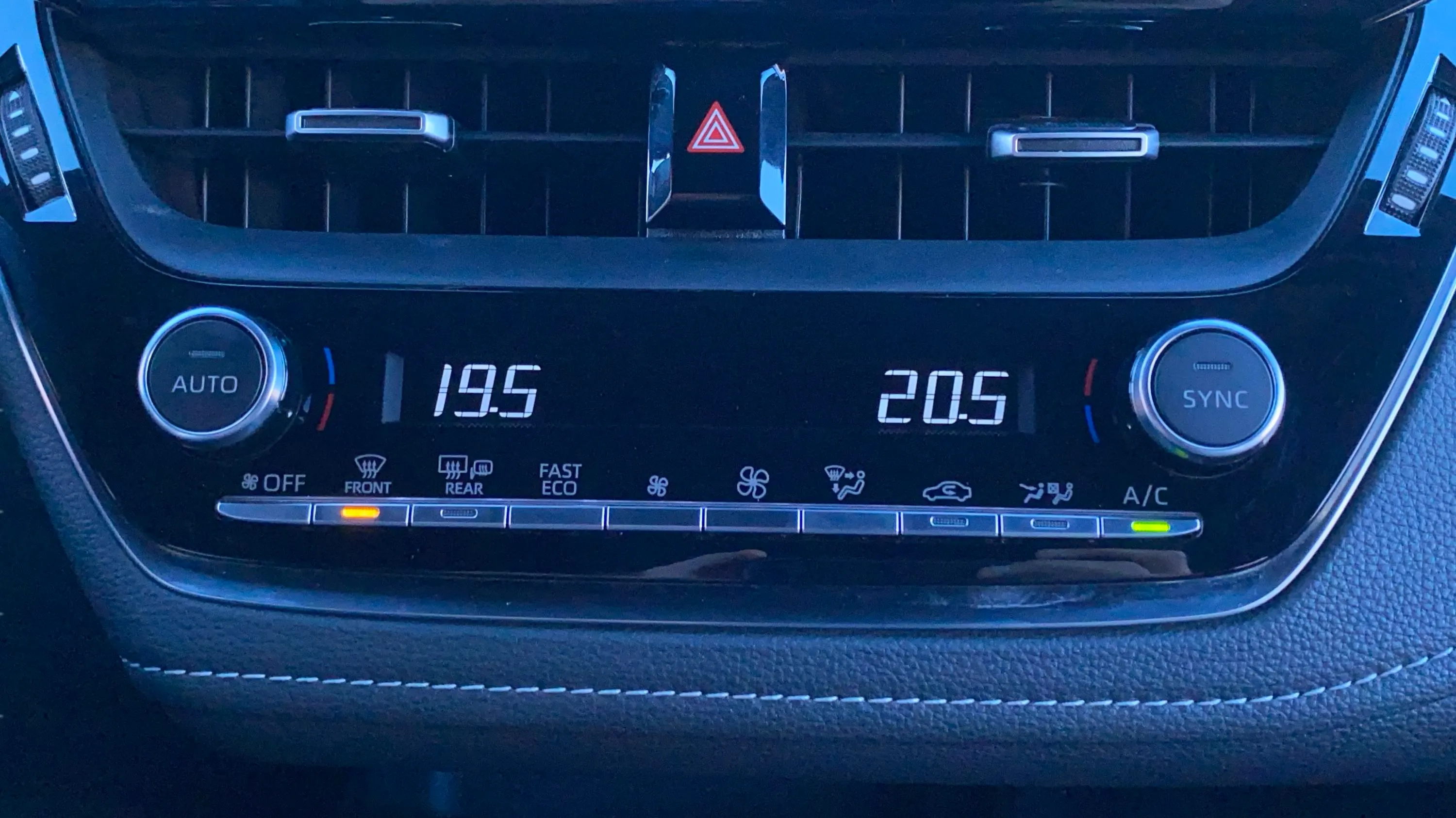Suzuki Swace 1.8 GLE Hybrid - foto 26