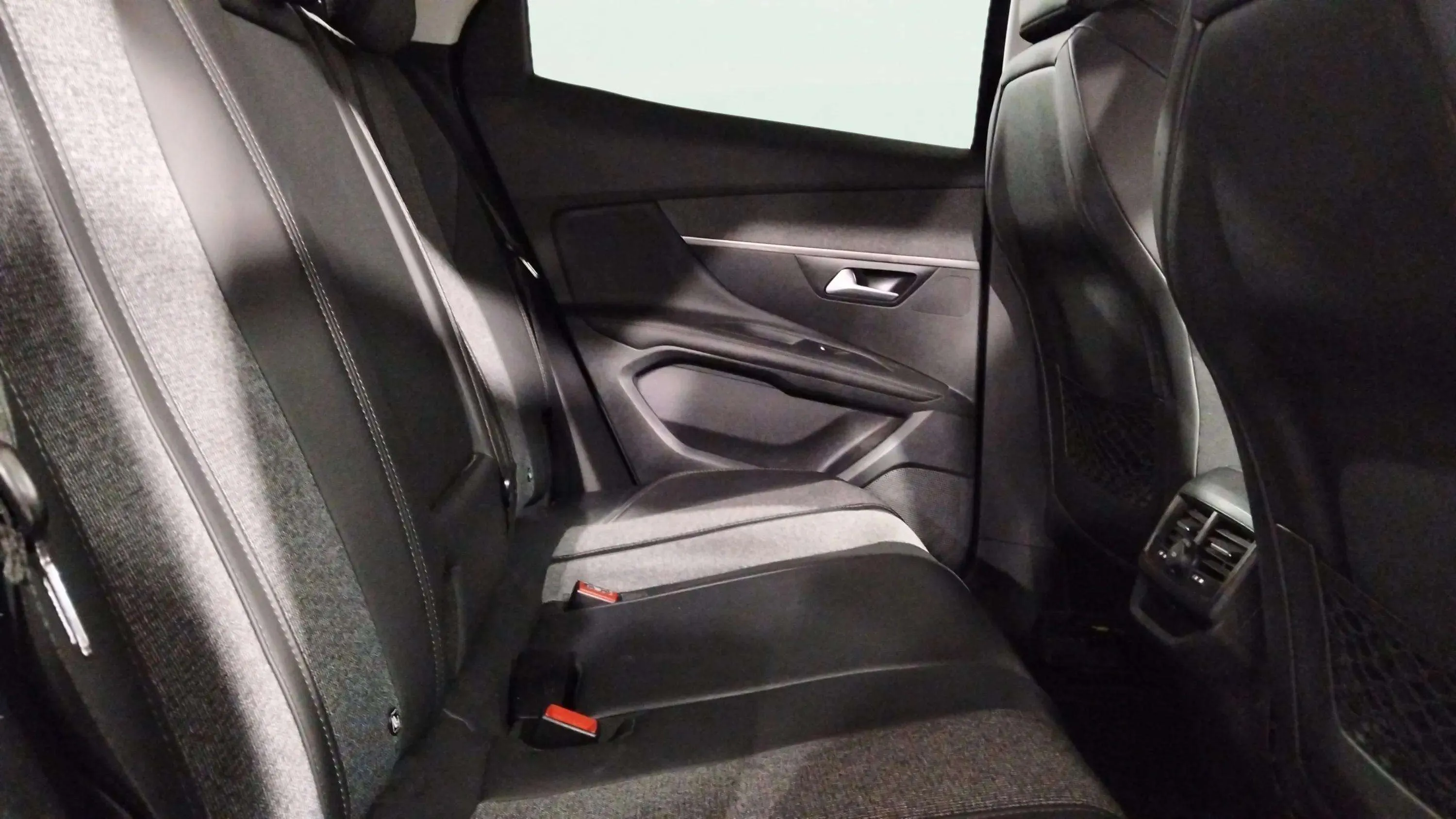 Peugeot 3008 1.2 PureTech Allure - foto 17