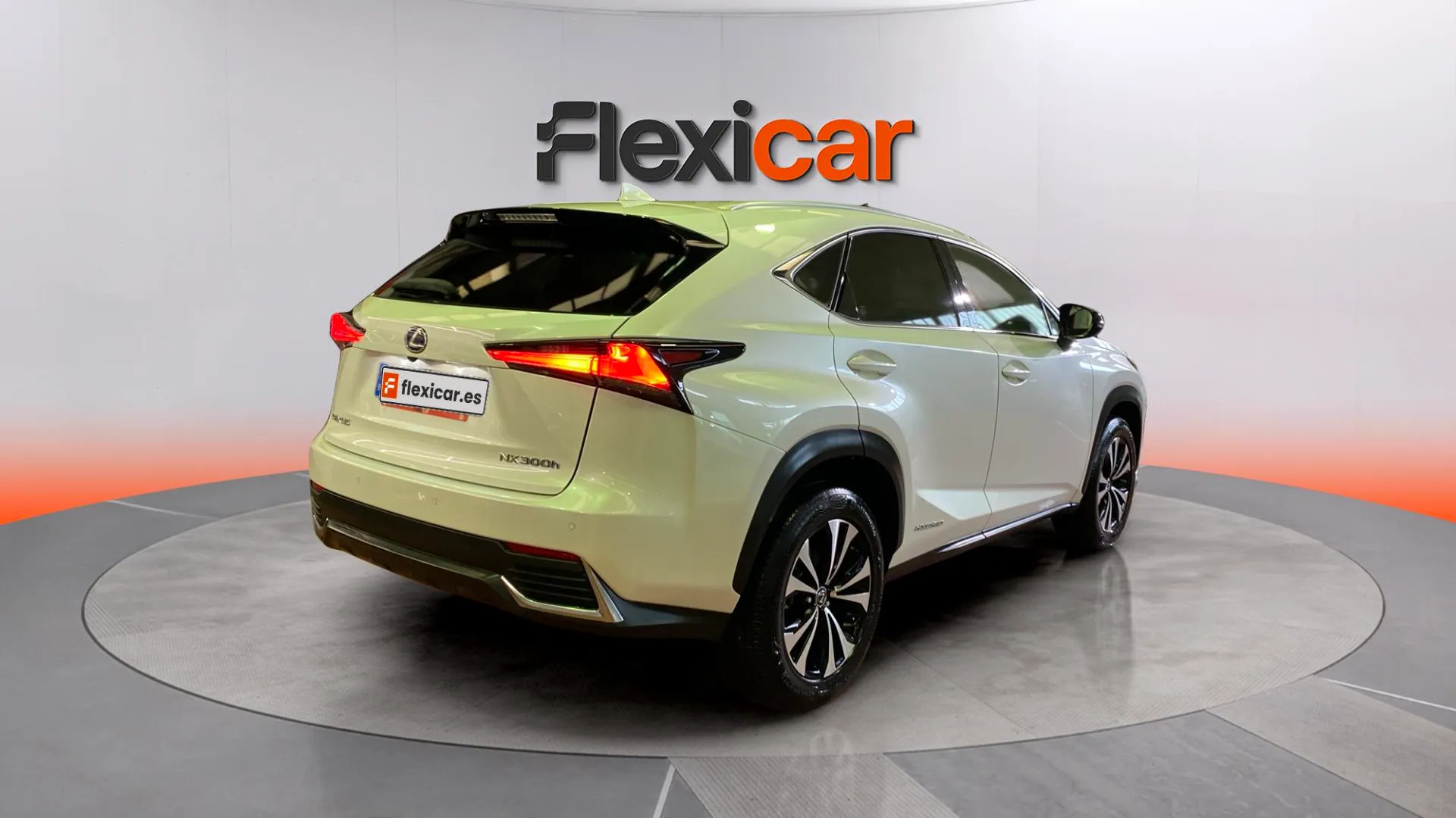 Lexus NX 2.5 300h Business 2WD - foto 7