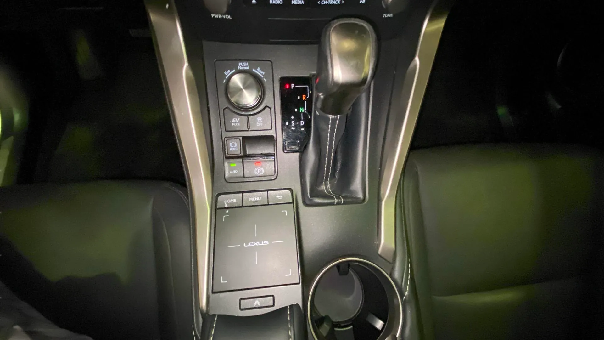 Lexus NX 2.5 300h Business 2WD - foto 33