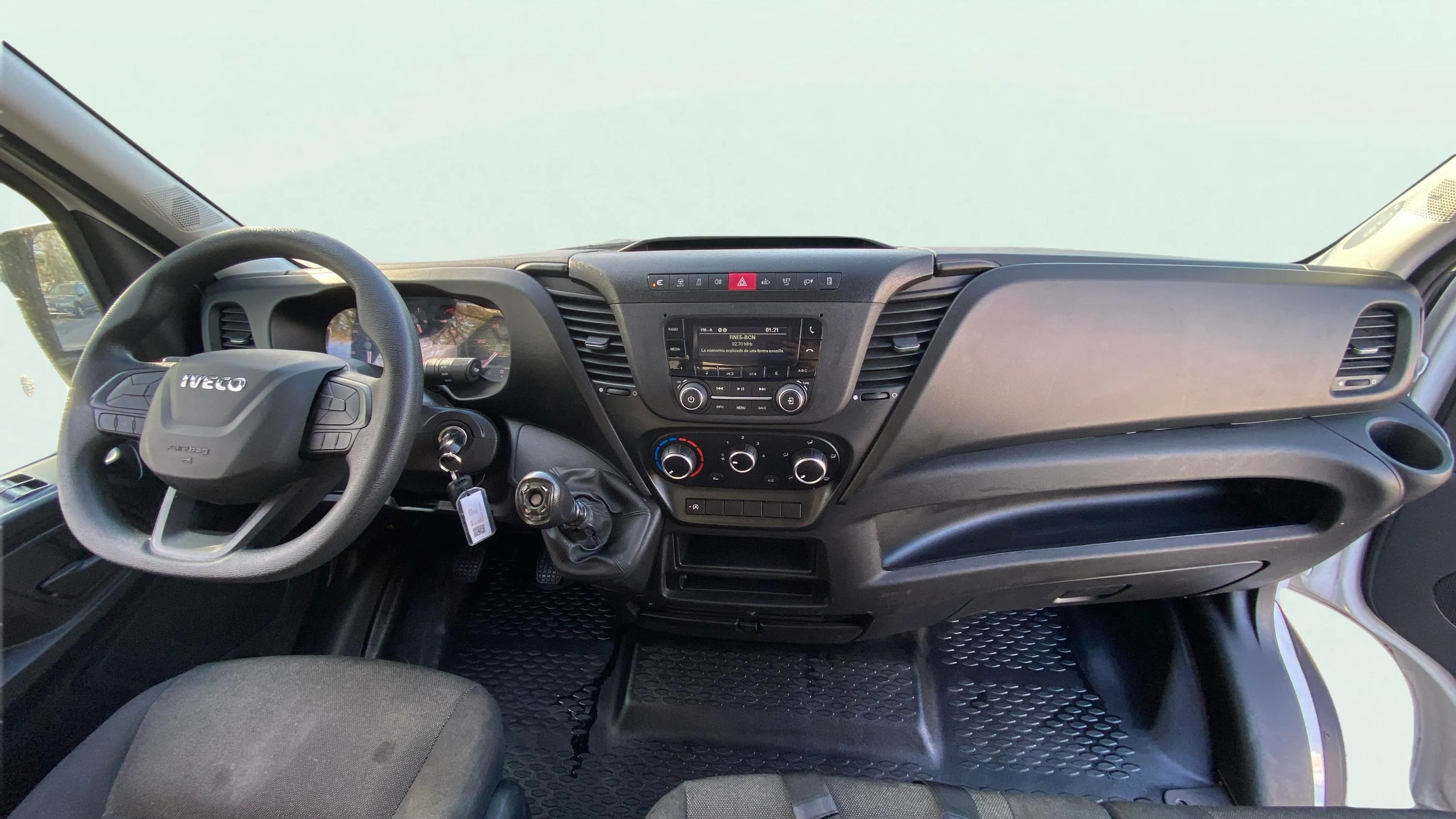 Iveco Daily Cilindrada: 2287 cm³ Tipo de combustible: Diésel - foto 12