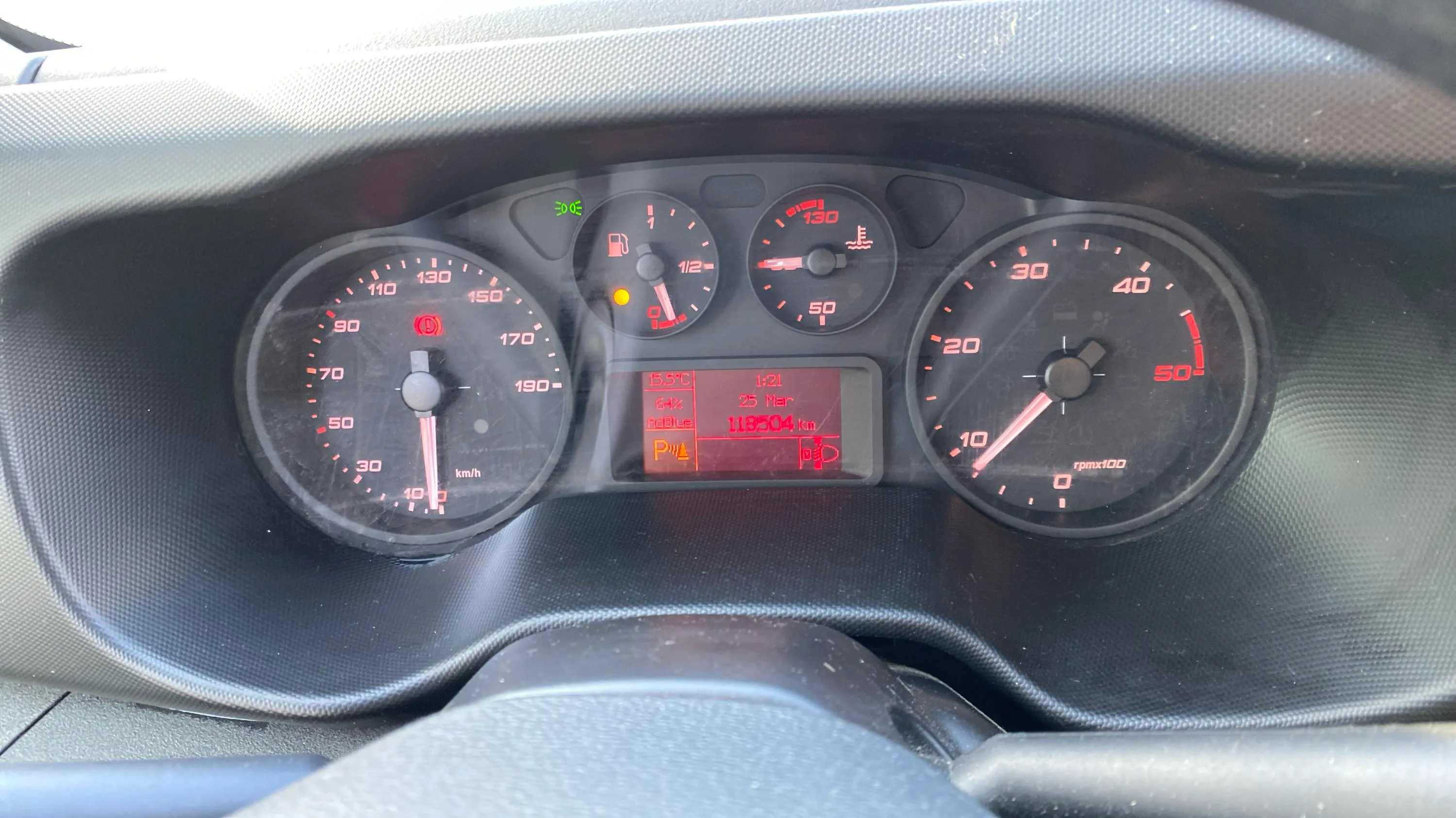 Iveco Daily Cilindrada: 2287 cm³ Tipo de combustible: Diésel - foto 11