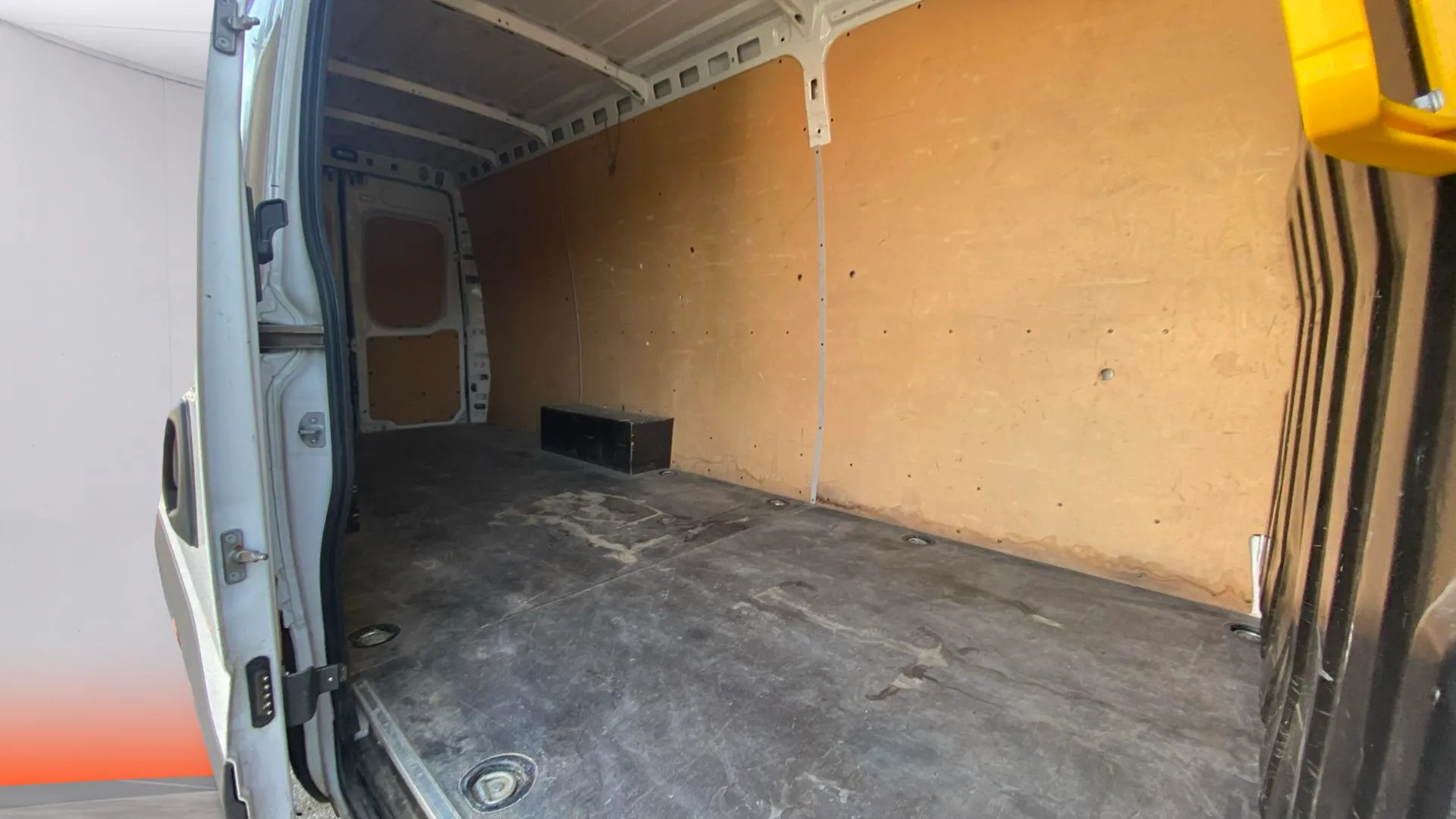 Iveco Daily Cilindrada: 2287 cm³ Tipo de combustible: Diésel - foto 14