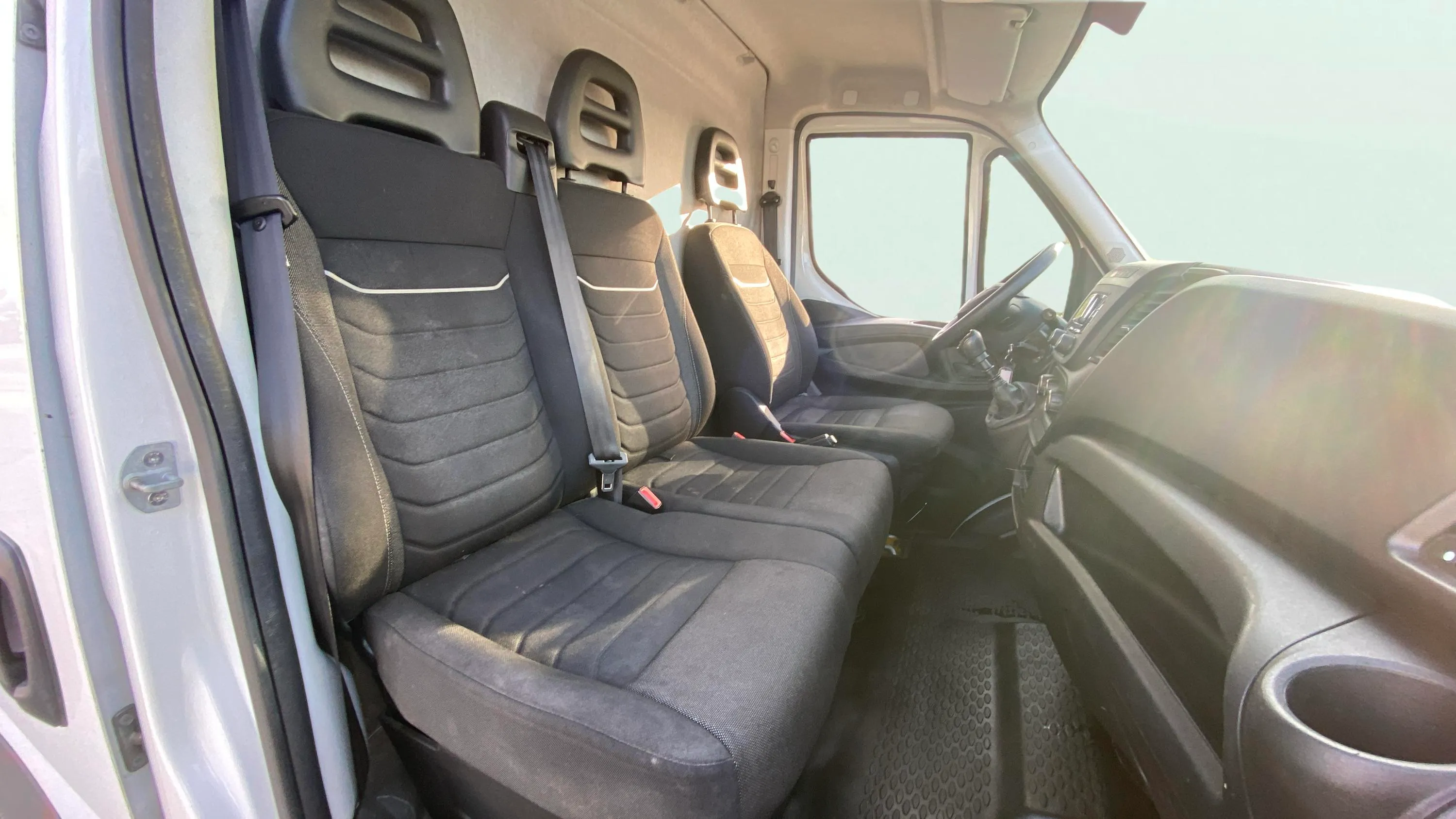 Iveco Daily Cilindrada: 2287 cm³ Tipo de combustible: Diésel - foto 13