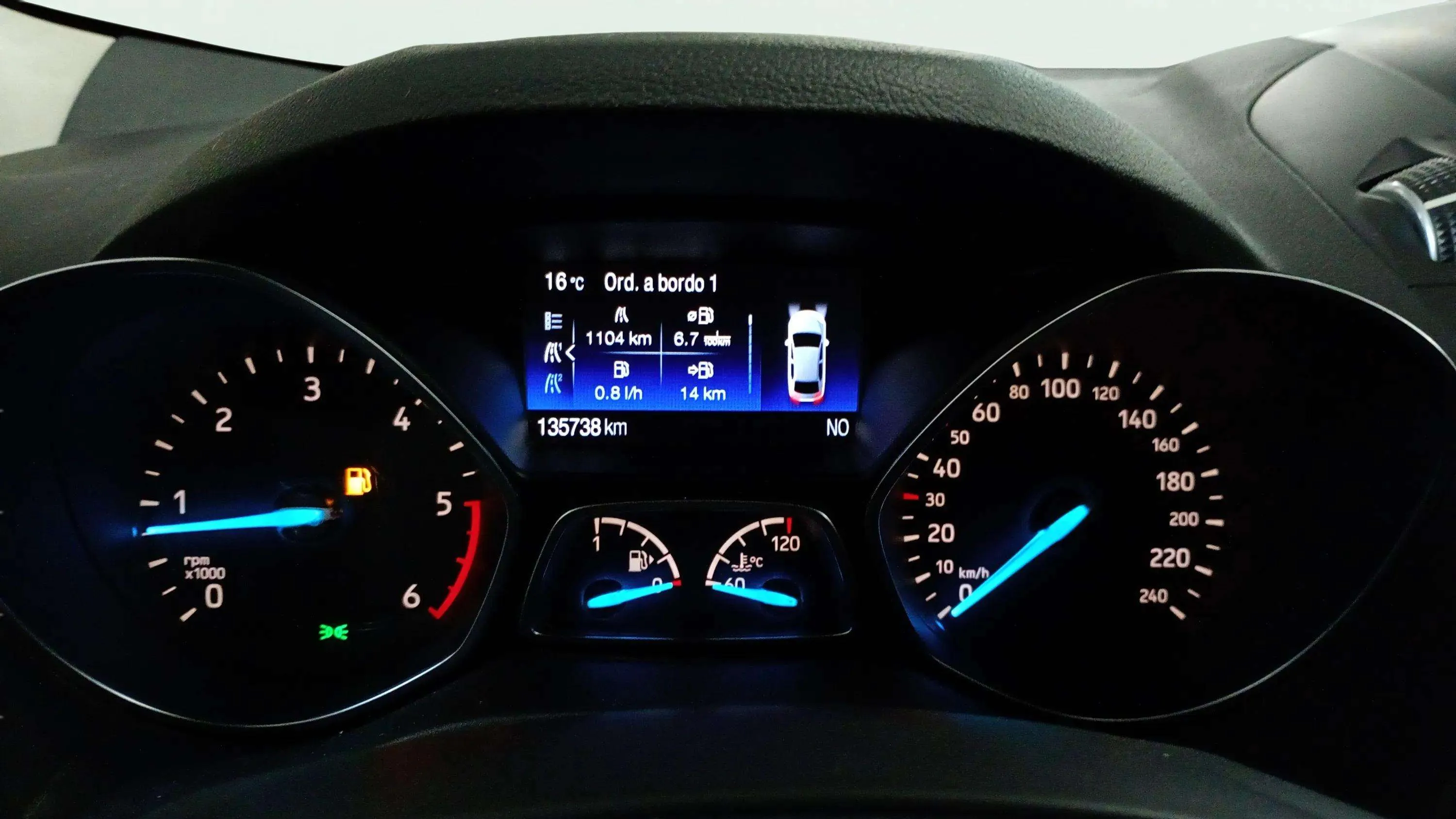 Ford Kuga 1.5 TDCi 120 4x2 A-S-S Titanium - foto 12