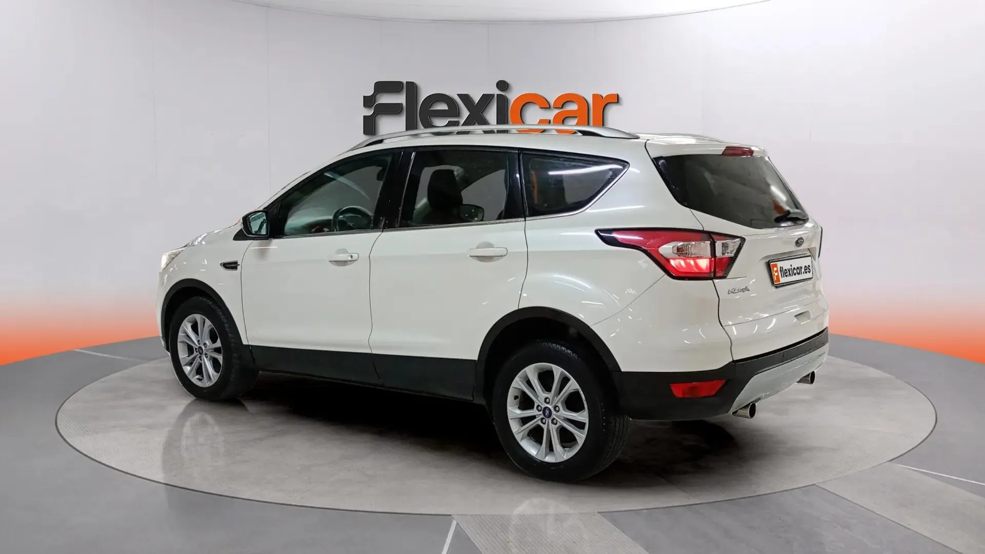 Ford Kuga 1.5 TDCi 120 4x2 A-S-S Titanium - foto 4