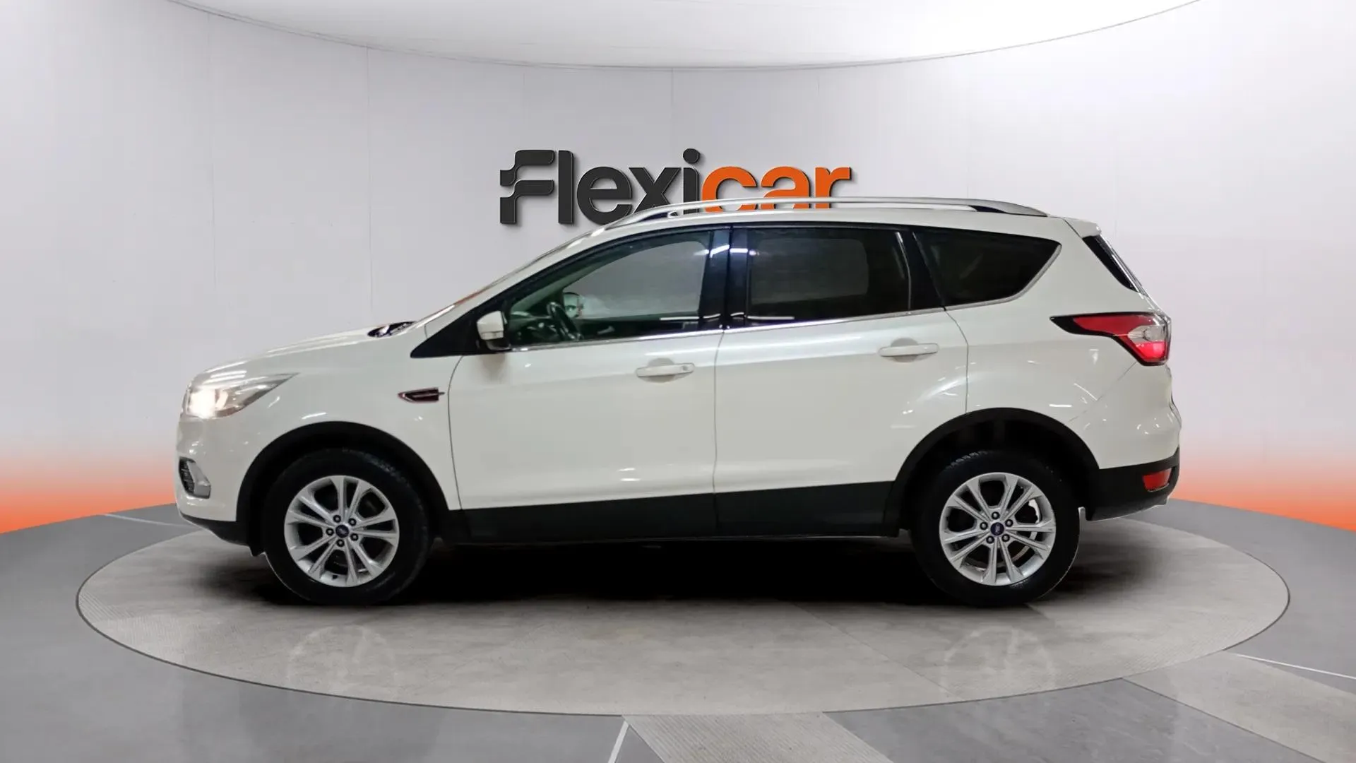 Ford Kuga 1.5 TDCi 120 4x2 A-S-S Titanium - foto 3