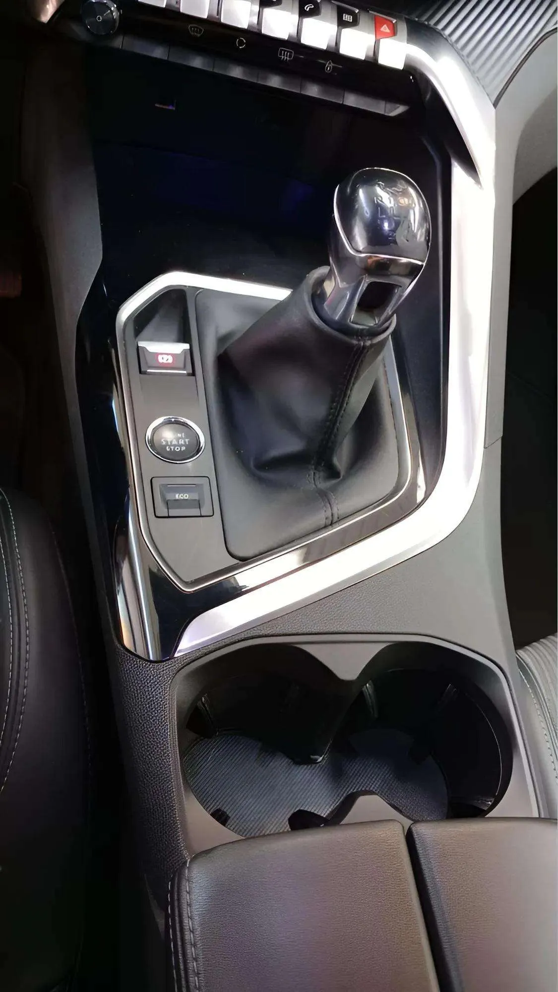 Peugeot 3008 1.2 PureTech Allure - foto 12