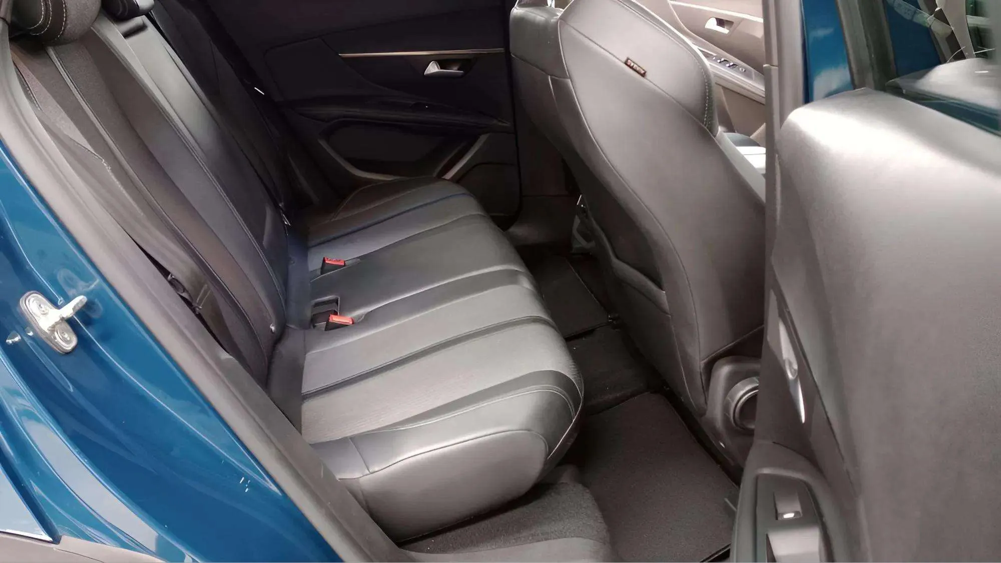 Peugeot 3008 1.2 PureTech Allure - foto 8