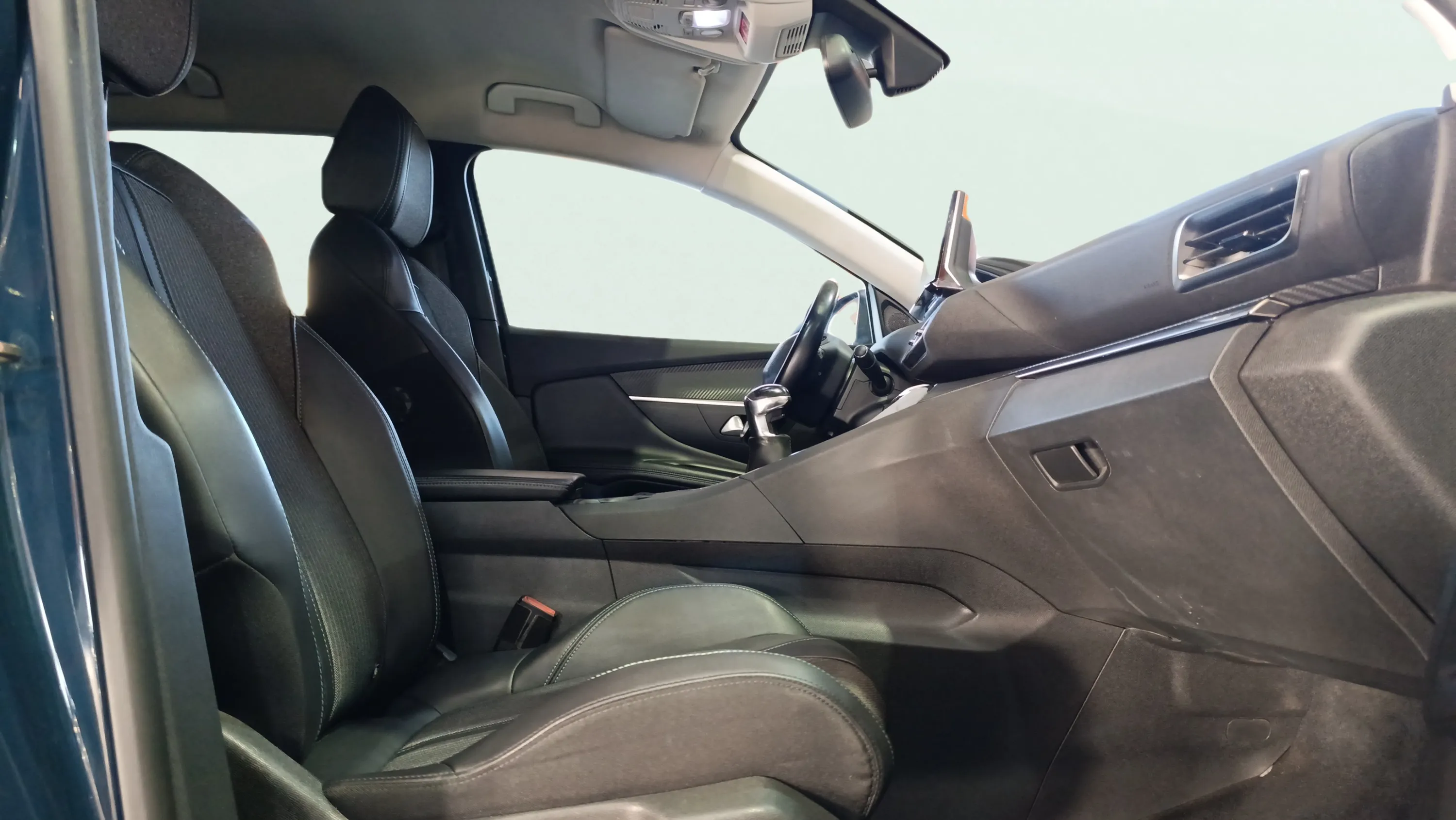 Peugeot 3008 1.2 PureTech Allure - foto 30