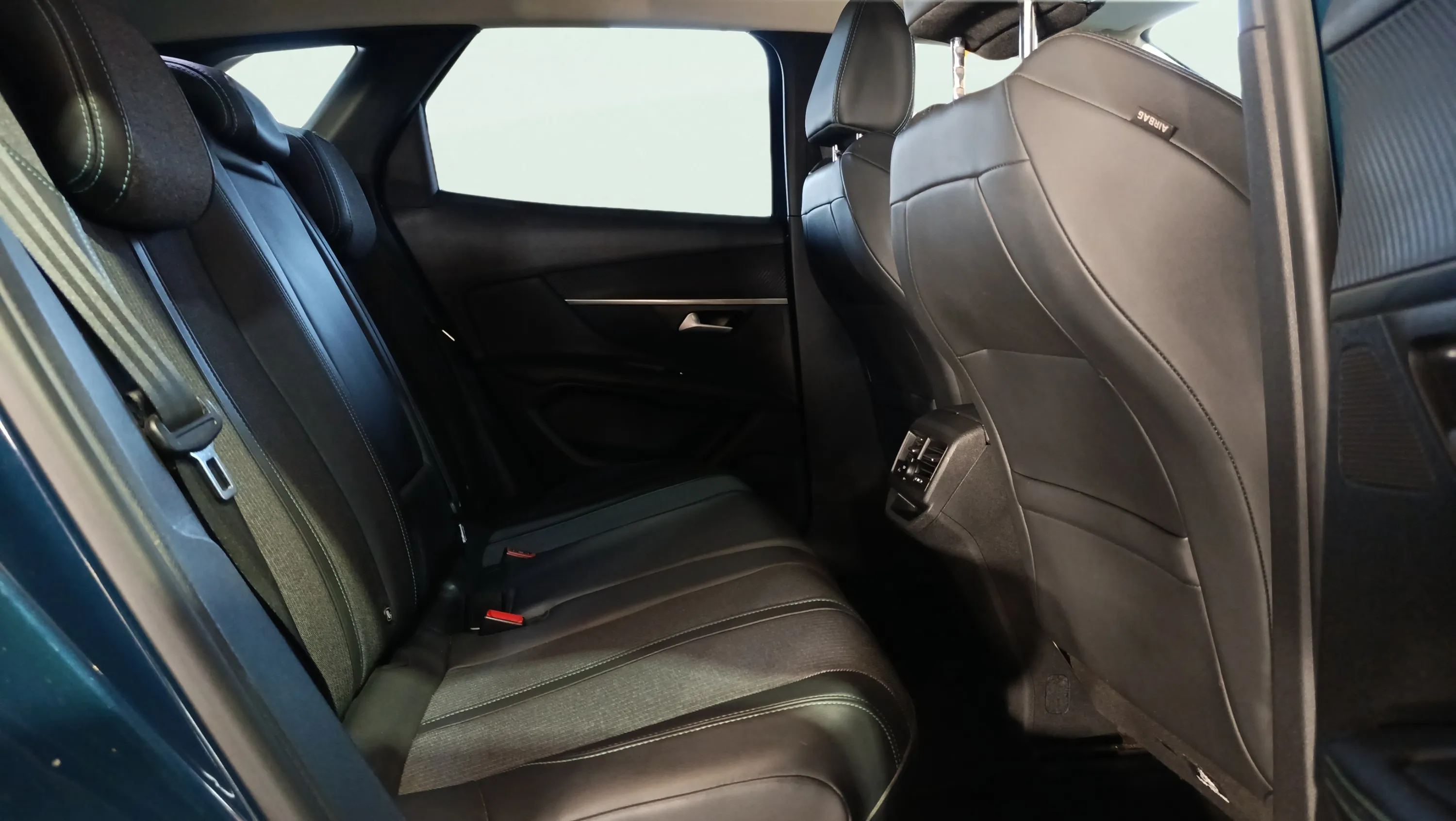 Peugeot 3008 1.2 PureTech Allure - foto 32