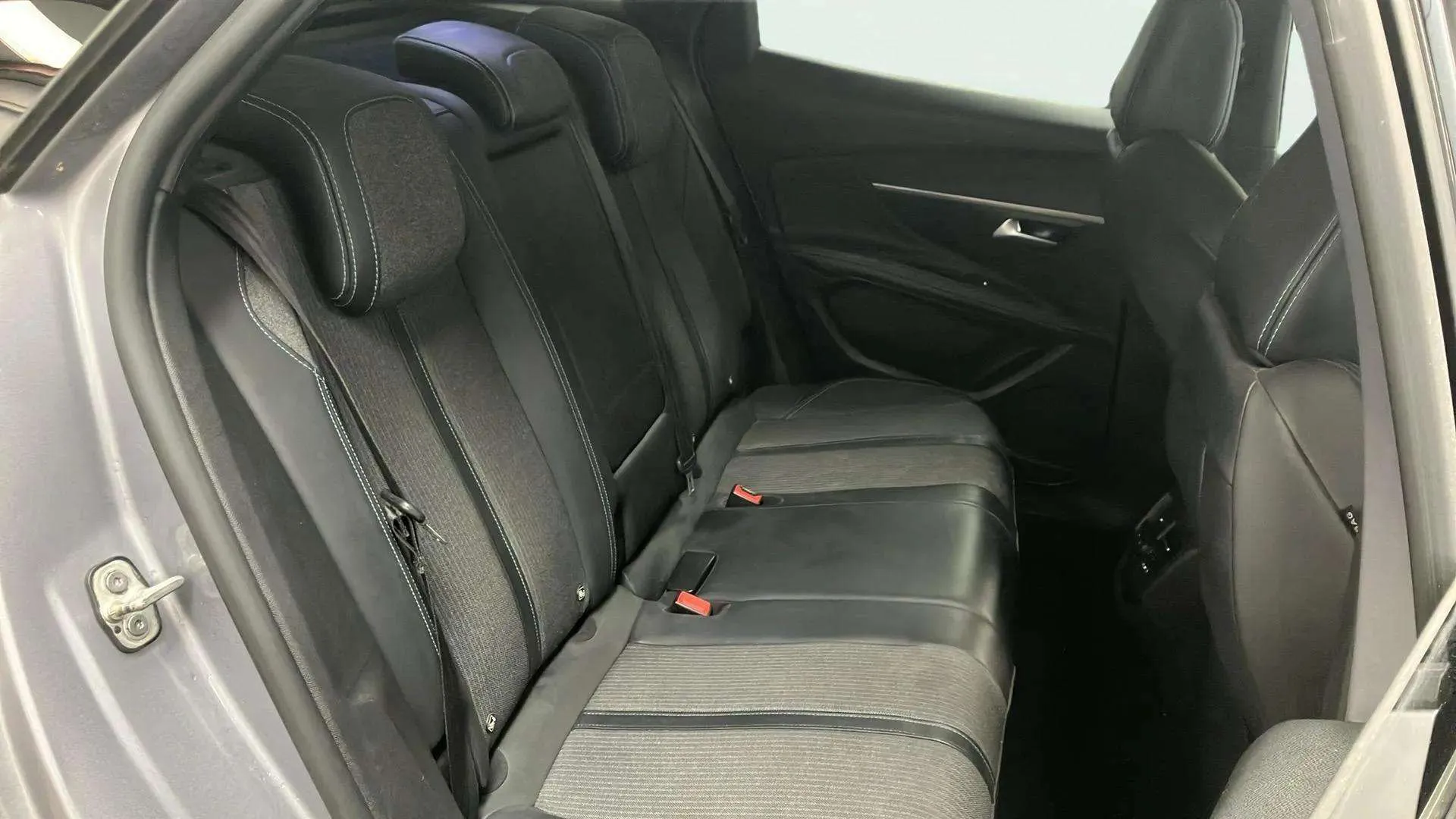 Peugeot 3008 1.2 PureTech Active Pack EAT8 - foto 11