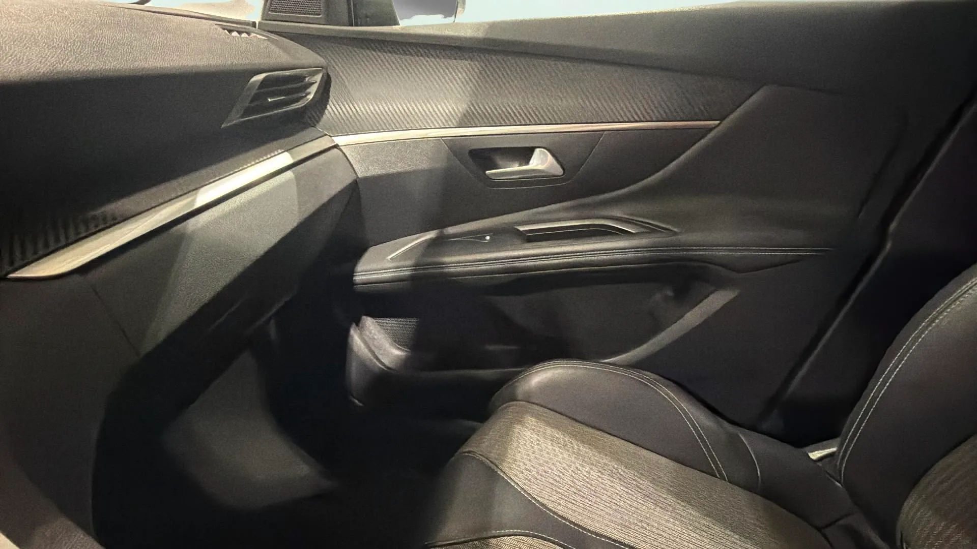 Peugeot 3008 1.2 PureTech Allure EAT8 - foto 16