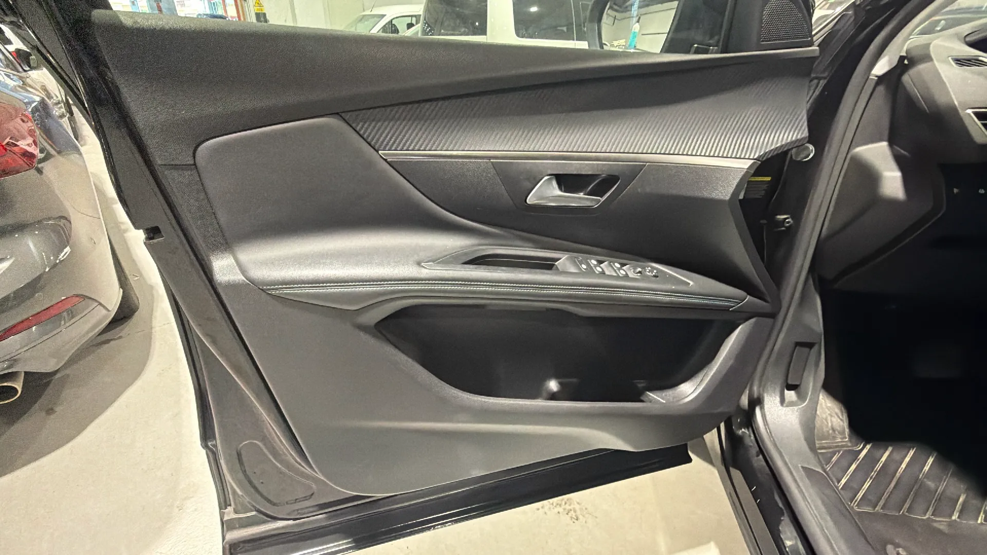 Peugeot 3008 1.2 PureTech Allure EAT8 - foto 9