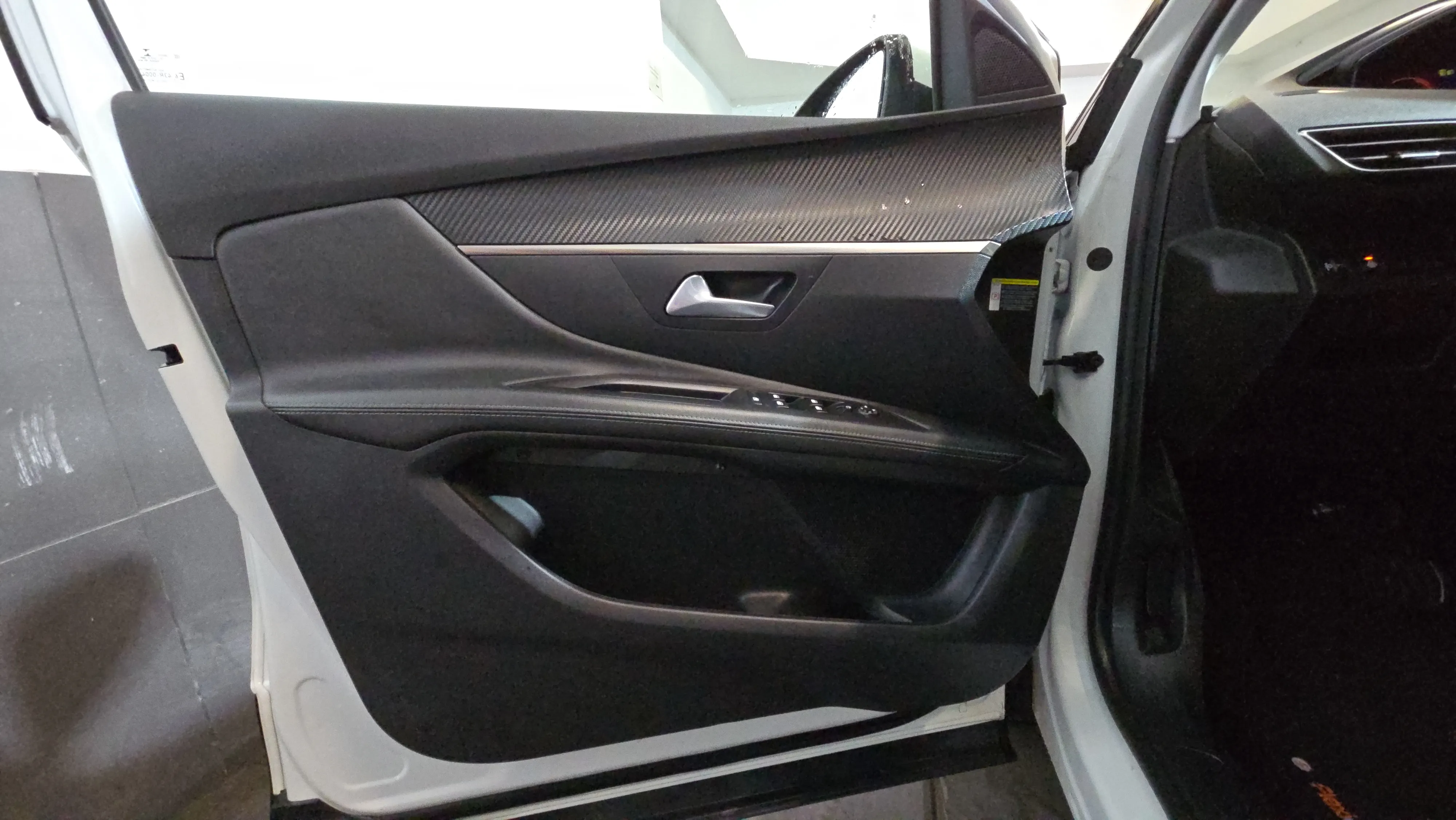 Peugeot 3008 1.2 PureTech Active Pack EAT8 - foto 22