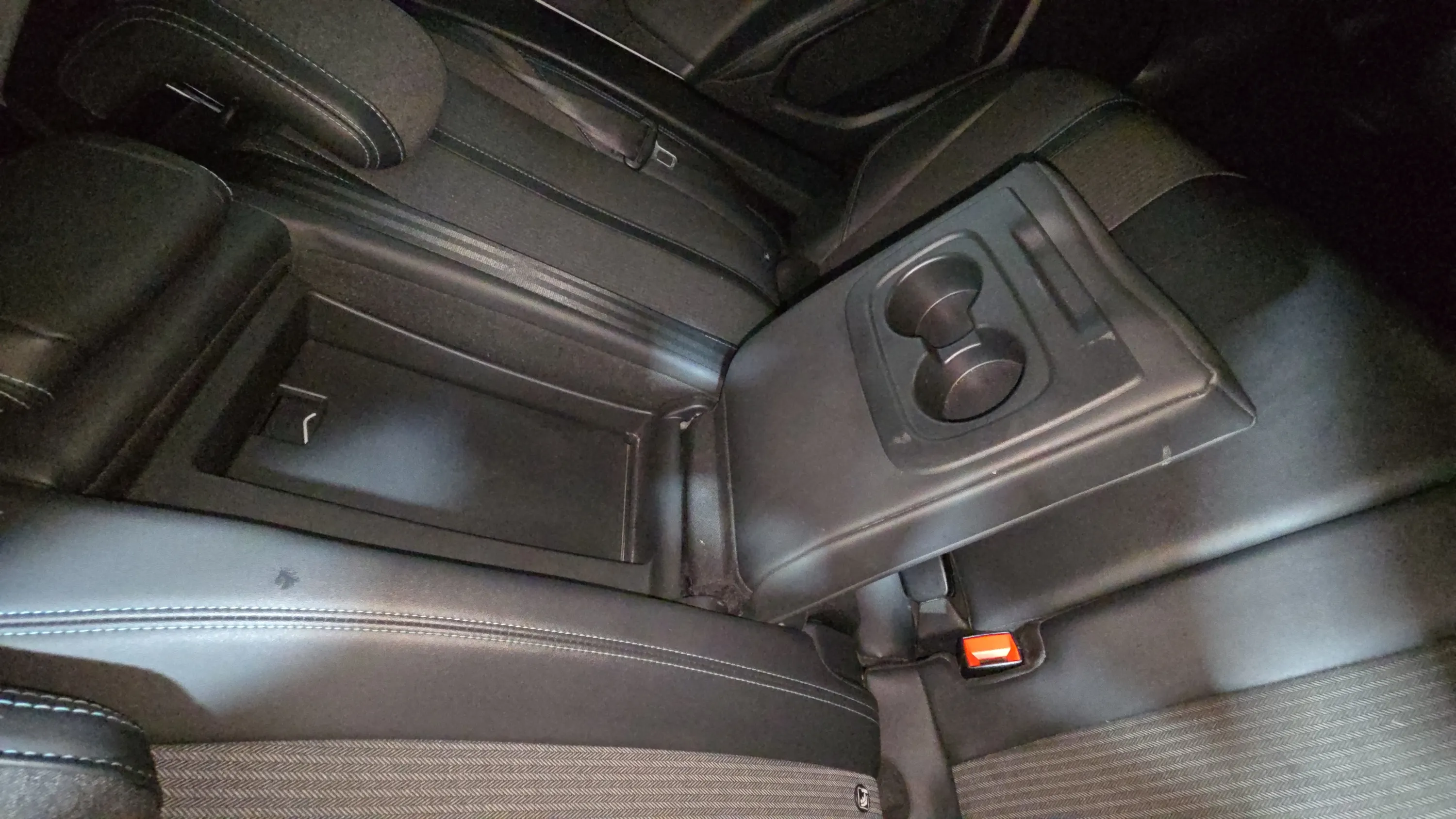Peugeot 3008 1.2 PureTech Active Pack EAT8 - foto 19