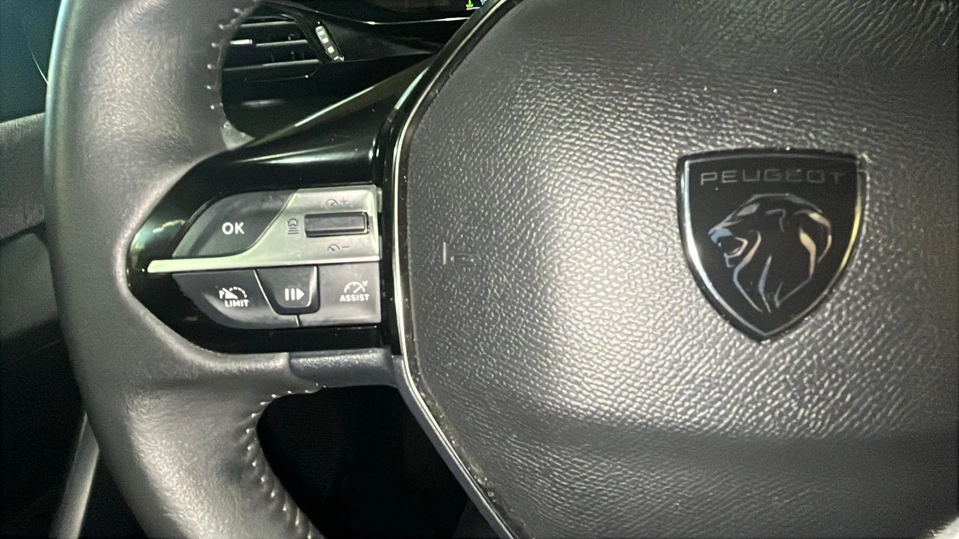 Peugeot 408 Allure Hybrid 136 eDCS6 - foto 15